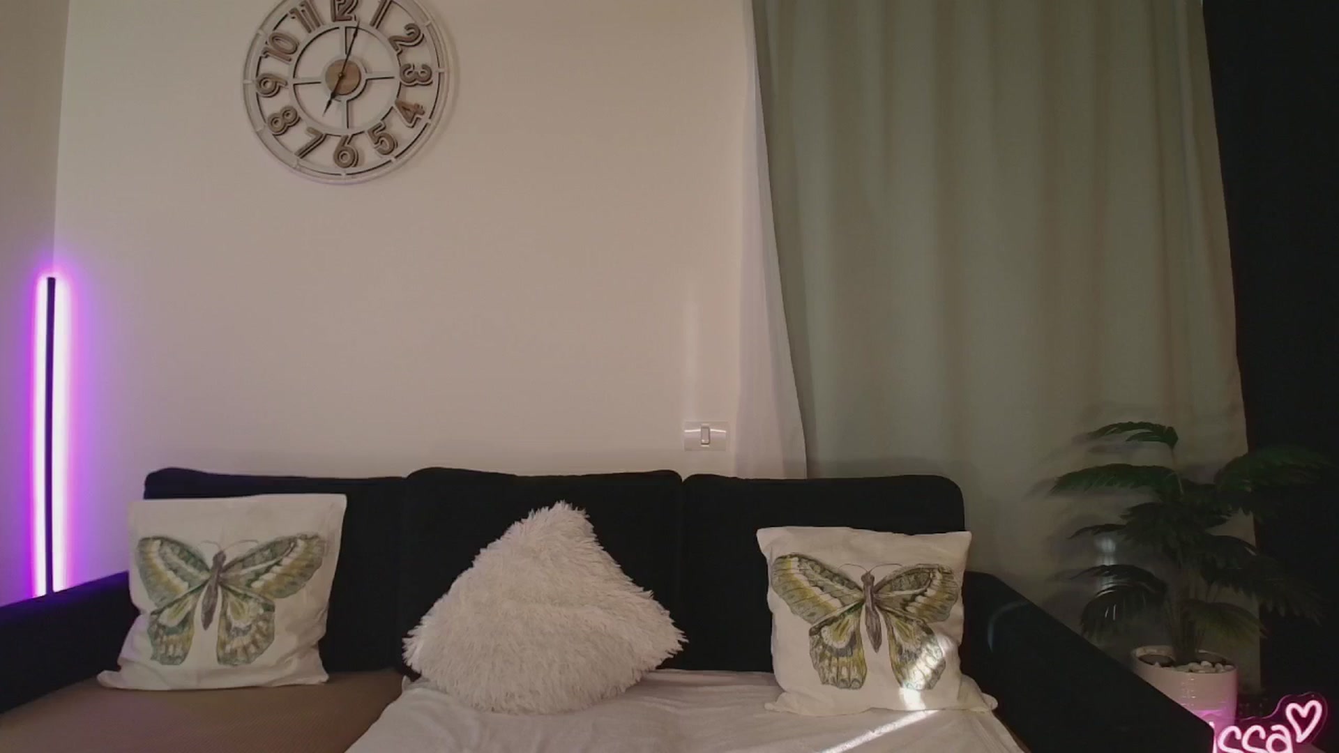 Gallery image thumbnail from CoolElissa's myfreecams stream on, 06/11/2025, 05:06 image 5 of 20
