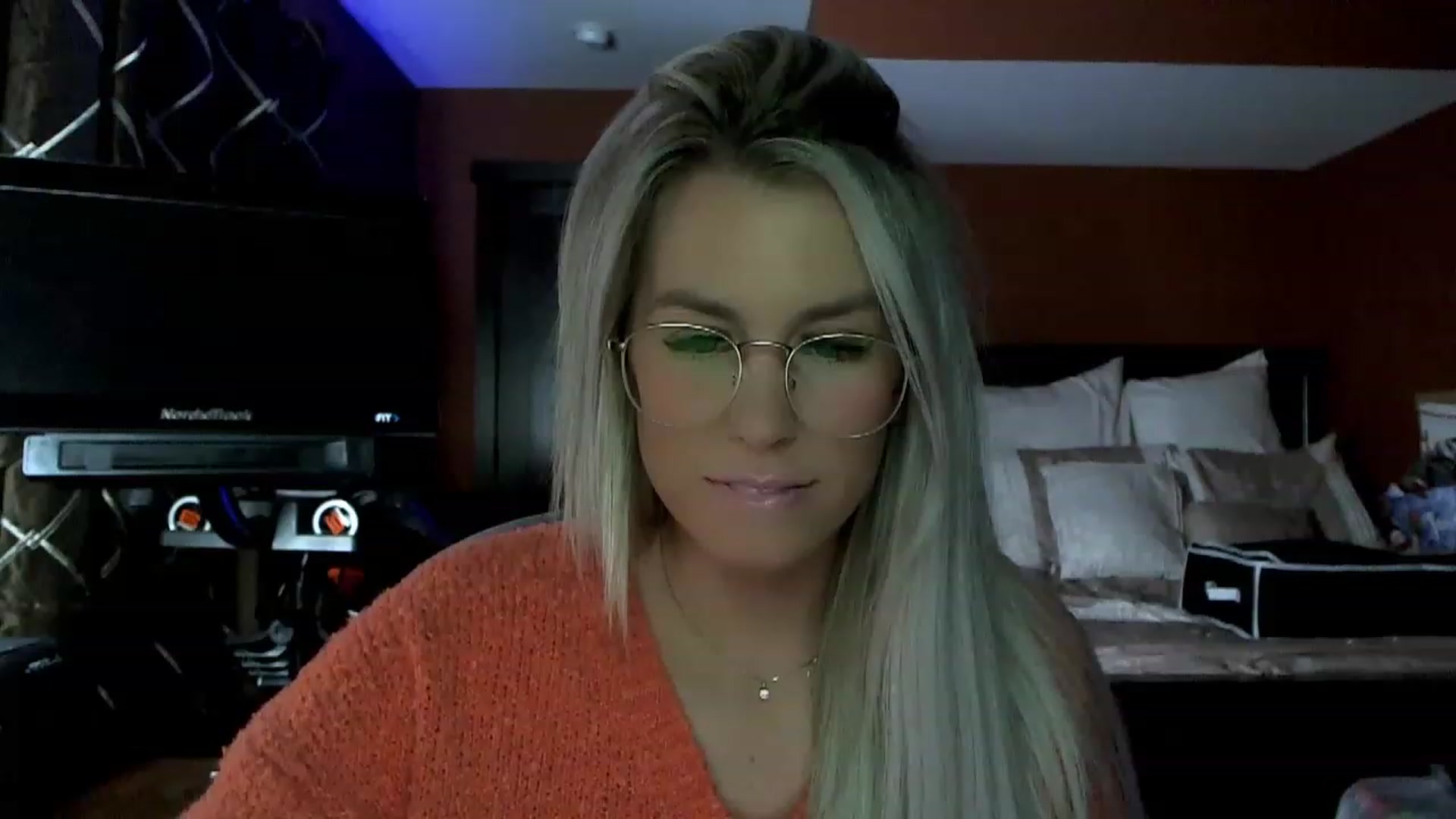 Gallery image thumbnail from Cora9's myfreecams stream on, 12/23/2022, 05:55 image 17 of 20