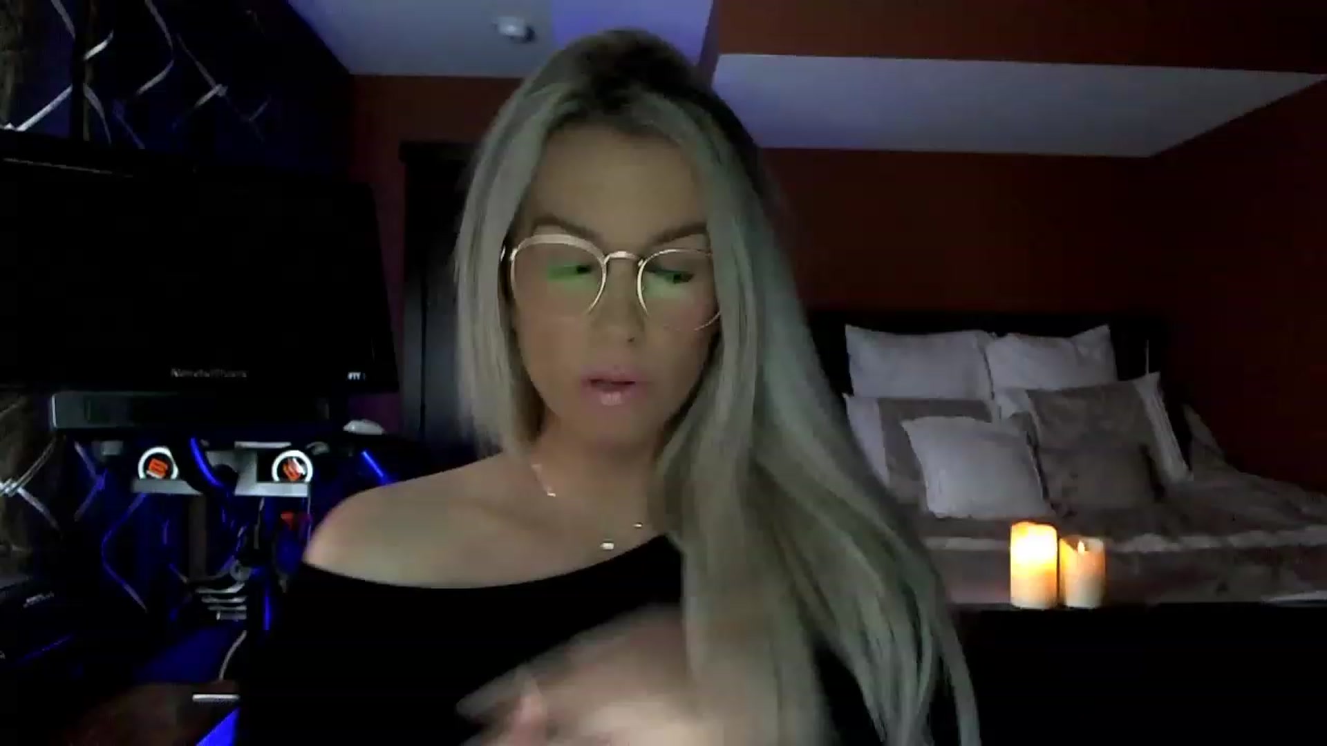 Gallery image thumbnail from Cora9's myfreecams stream on, 12/28/2022, 05:33 image 5 of 20