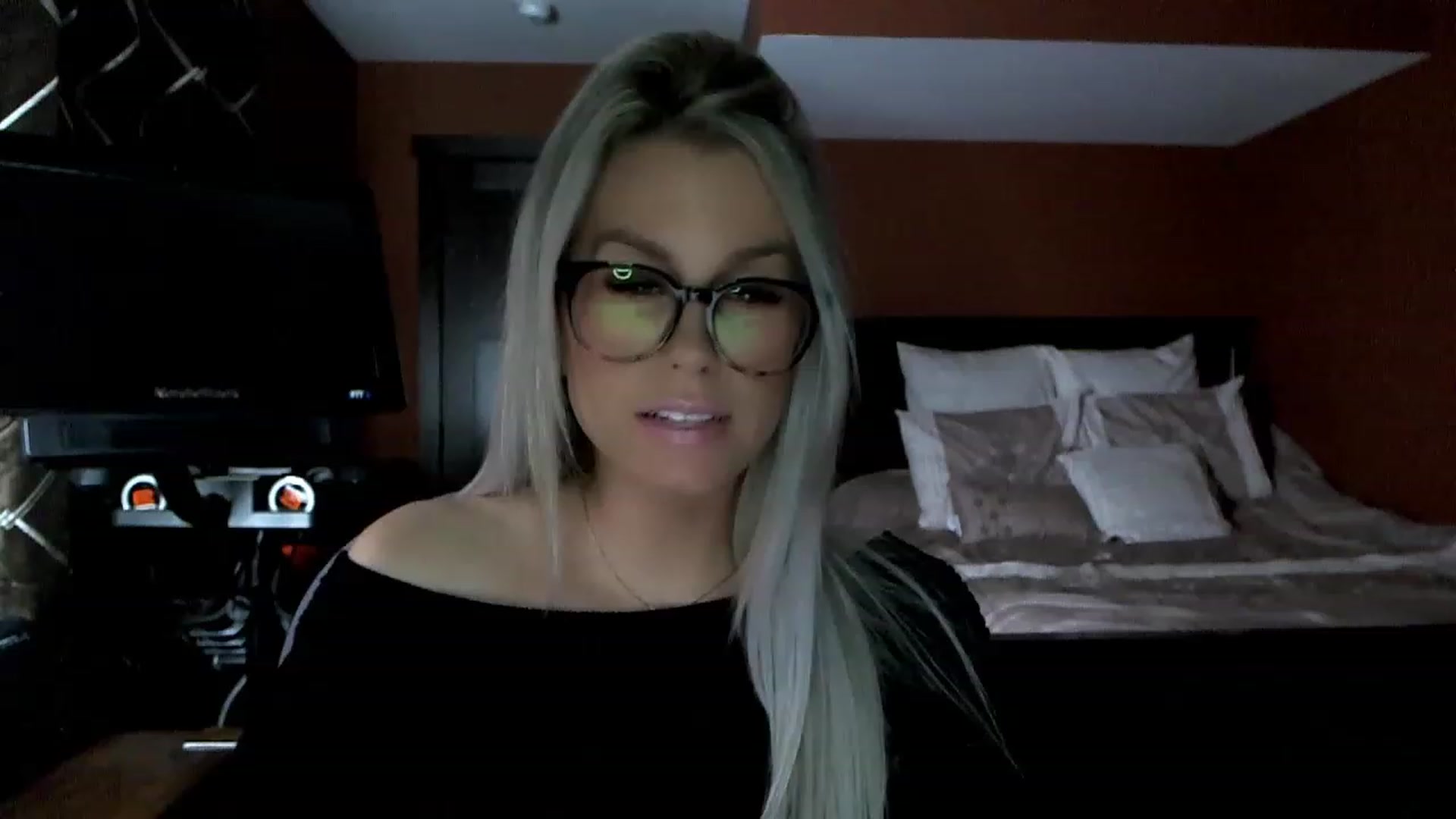 Gallery image thumbnail from Cora9's myfreecams stream on, 01/26/2023, 05:45 image 6 of 20