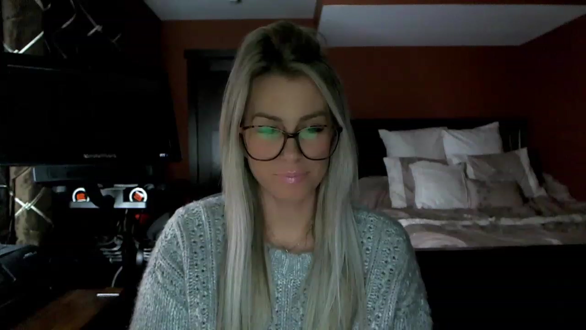 Gallery image thumbnail from Cora9's myfreecams stream on, 02/10/2023, 05:50 image 11 of 20