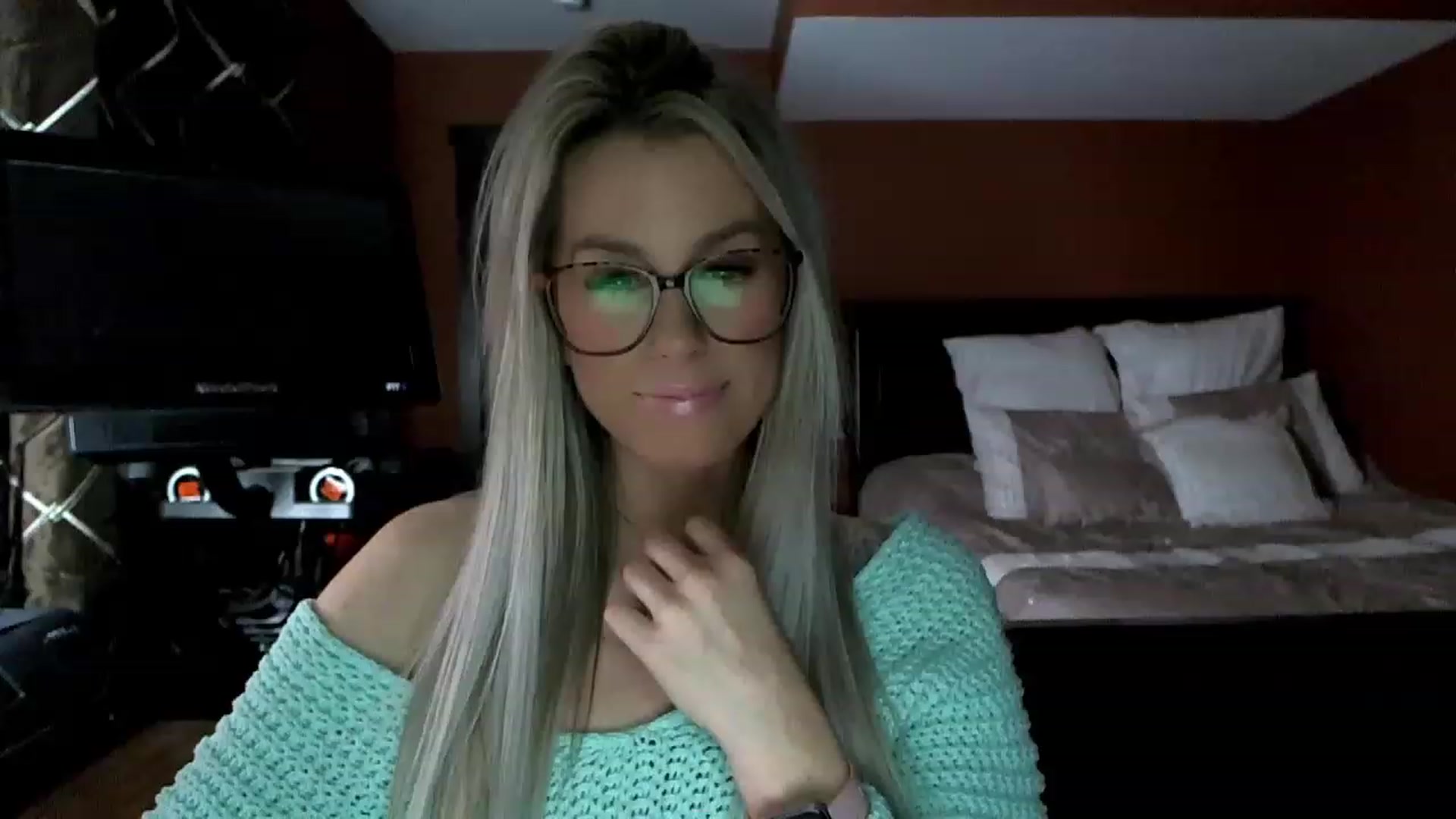 Gallery image thumbnail from Cora9's myfreecams stream on, 02/16/2023, 06:00 image 5 of 20