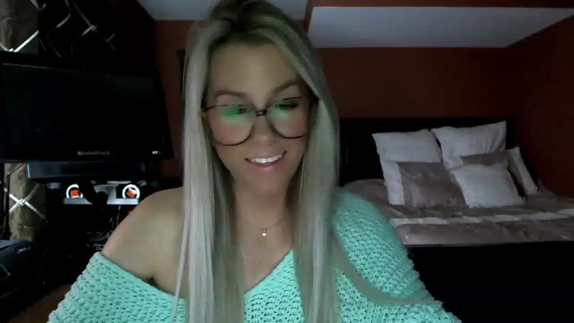 Gallery image thumbnail from Cora9's myfreecams stream on, 02/16/2023, 06:00 image 17 of 20