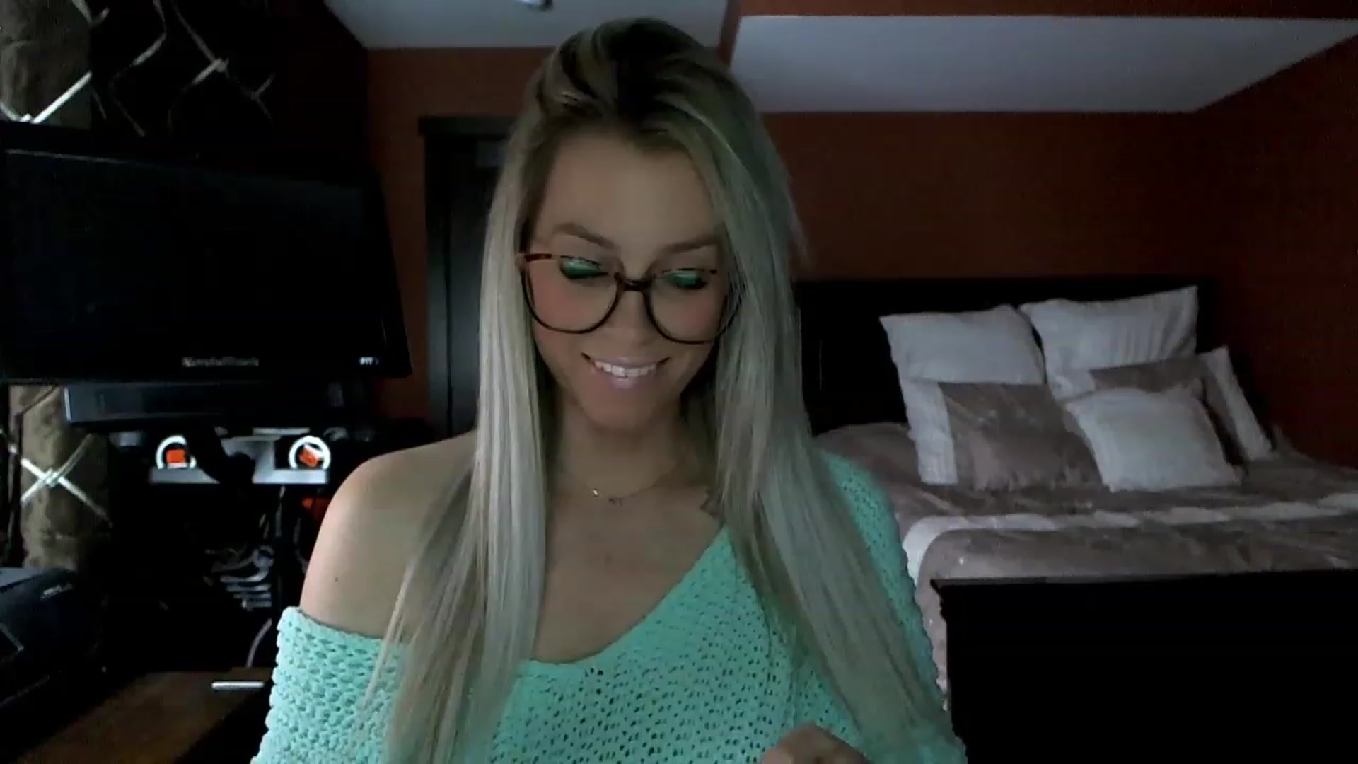 Gallery image thumbnail from Cora9's myfreecams stream on, 02/16/2023, 06:00 image 10 of 20