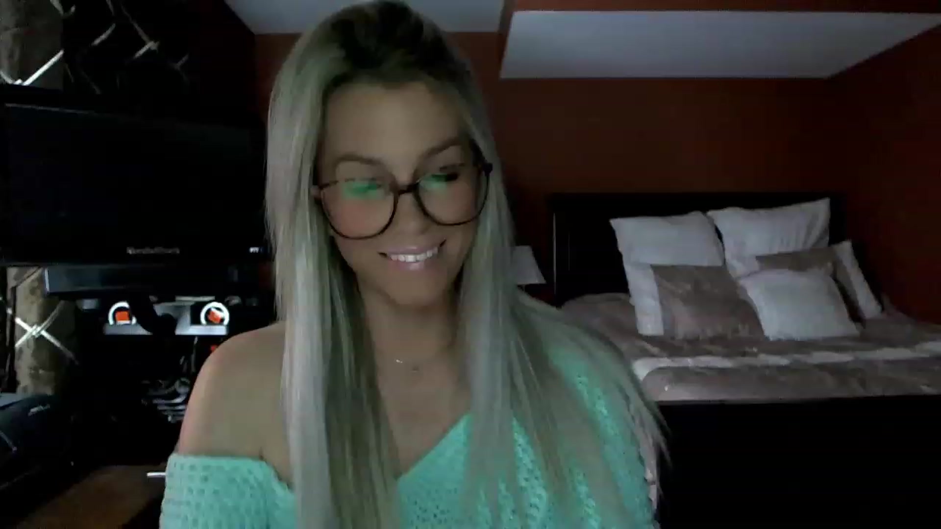 Gallery image thumbnail from Cora9's myfreecams stream on, 02/16/2023, 06:00 image 18 of 20