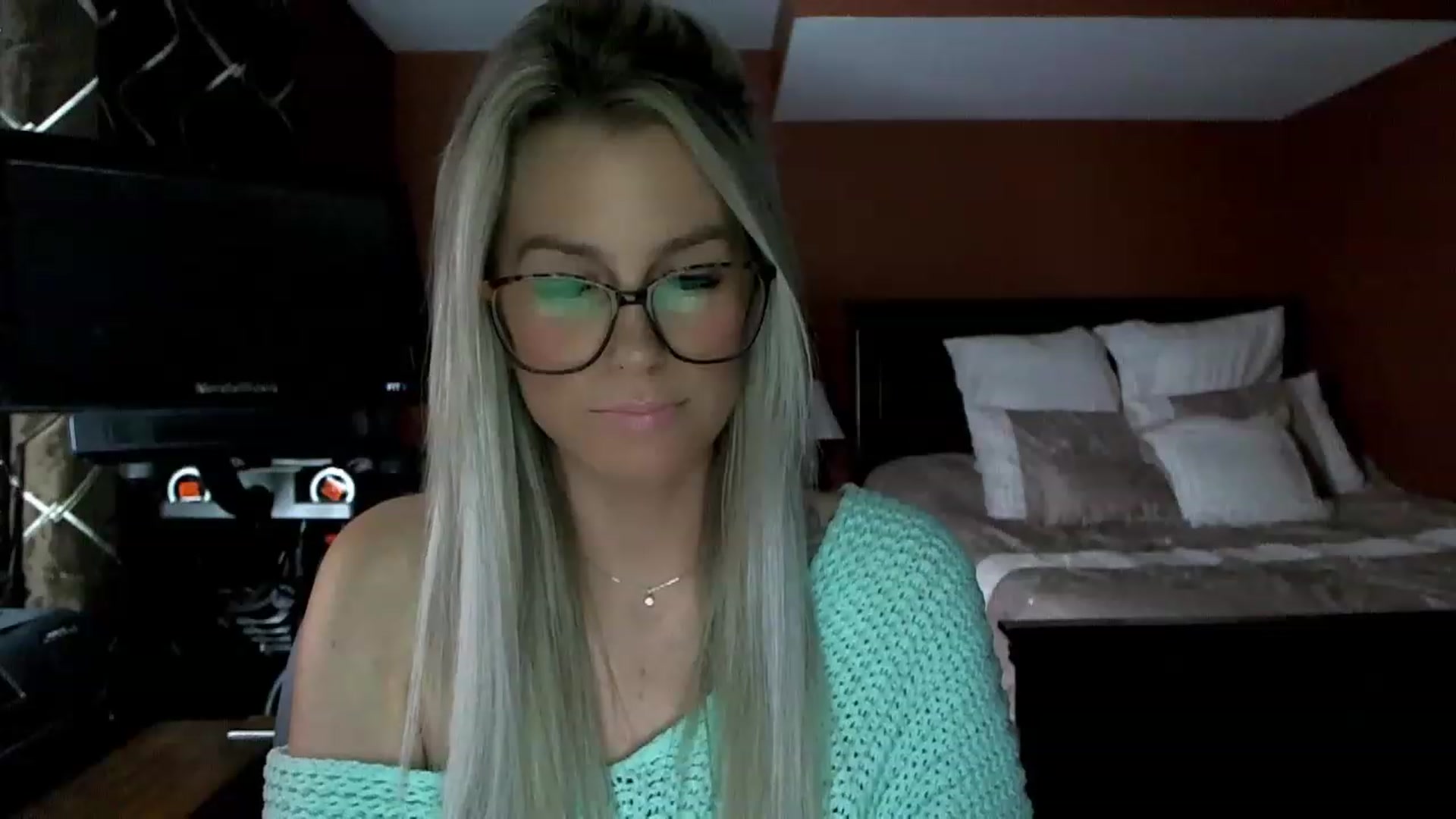 Gallery image thumbnail from Cora9's myfreecams stream on, 02/16/2023, 06:00 image 16 of 20