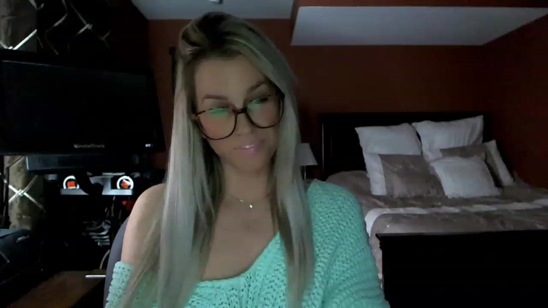 Gallery image thumbnail from Cora9's myfreecams stream on, 02/16/2023, 06:00 image 14 of 20