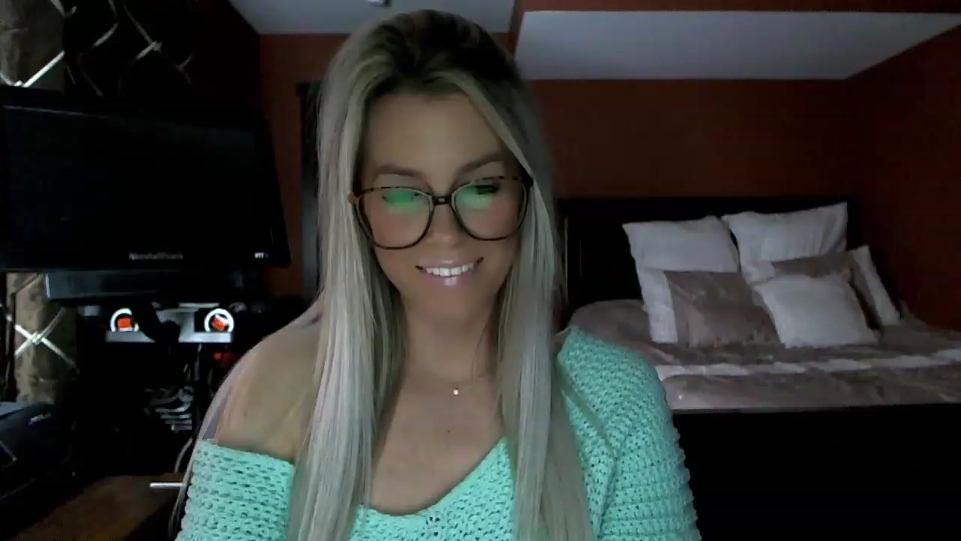 Gallery image thumbnail from Cora9's myfreecams stream on, 02/16/2023, 06:00 image 7 of 20