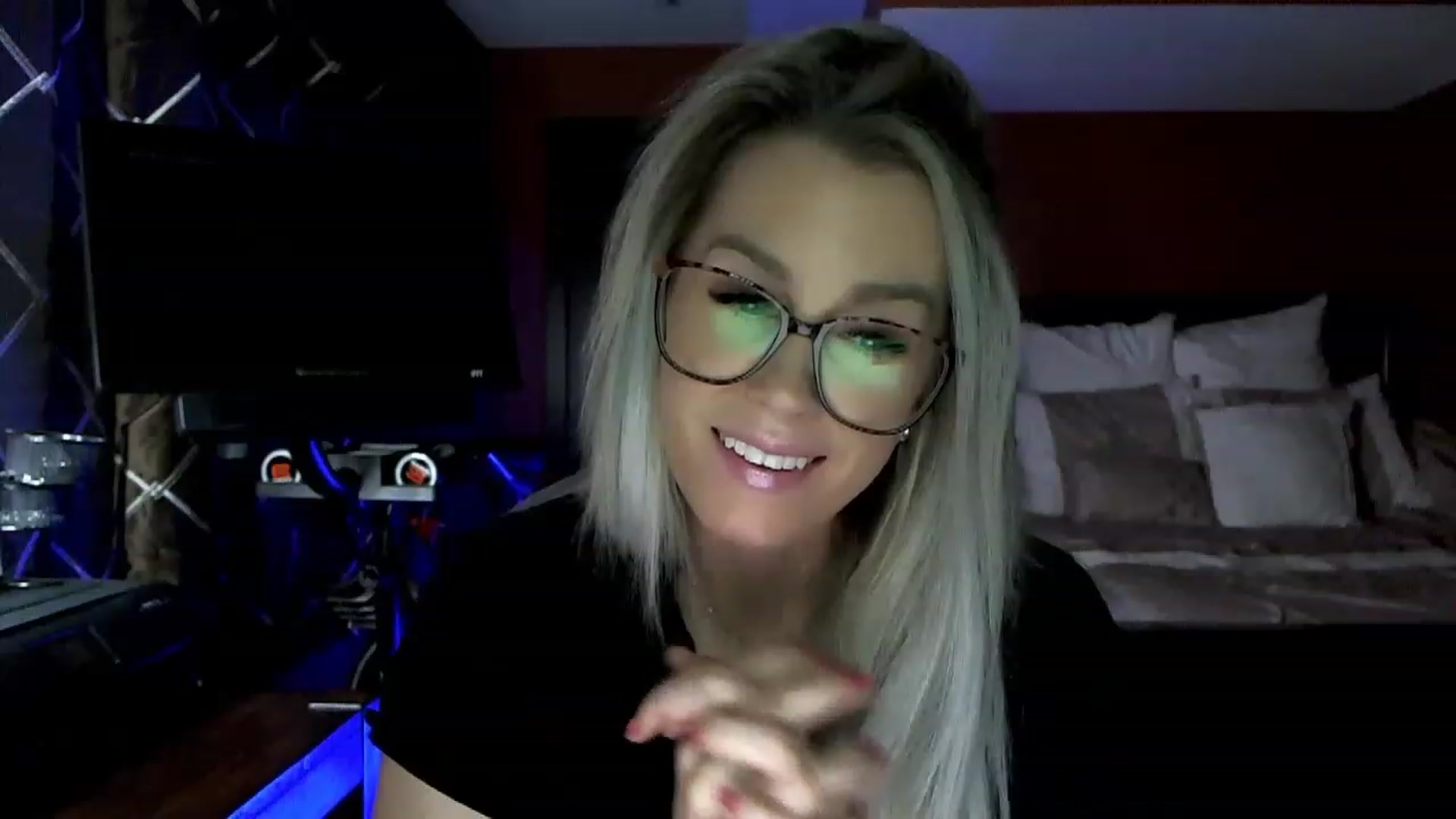 Gallery image thumbnail from Cora9's myfreecams stream on, 02/20/2023, 04:58 image 4 of 20