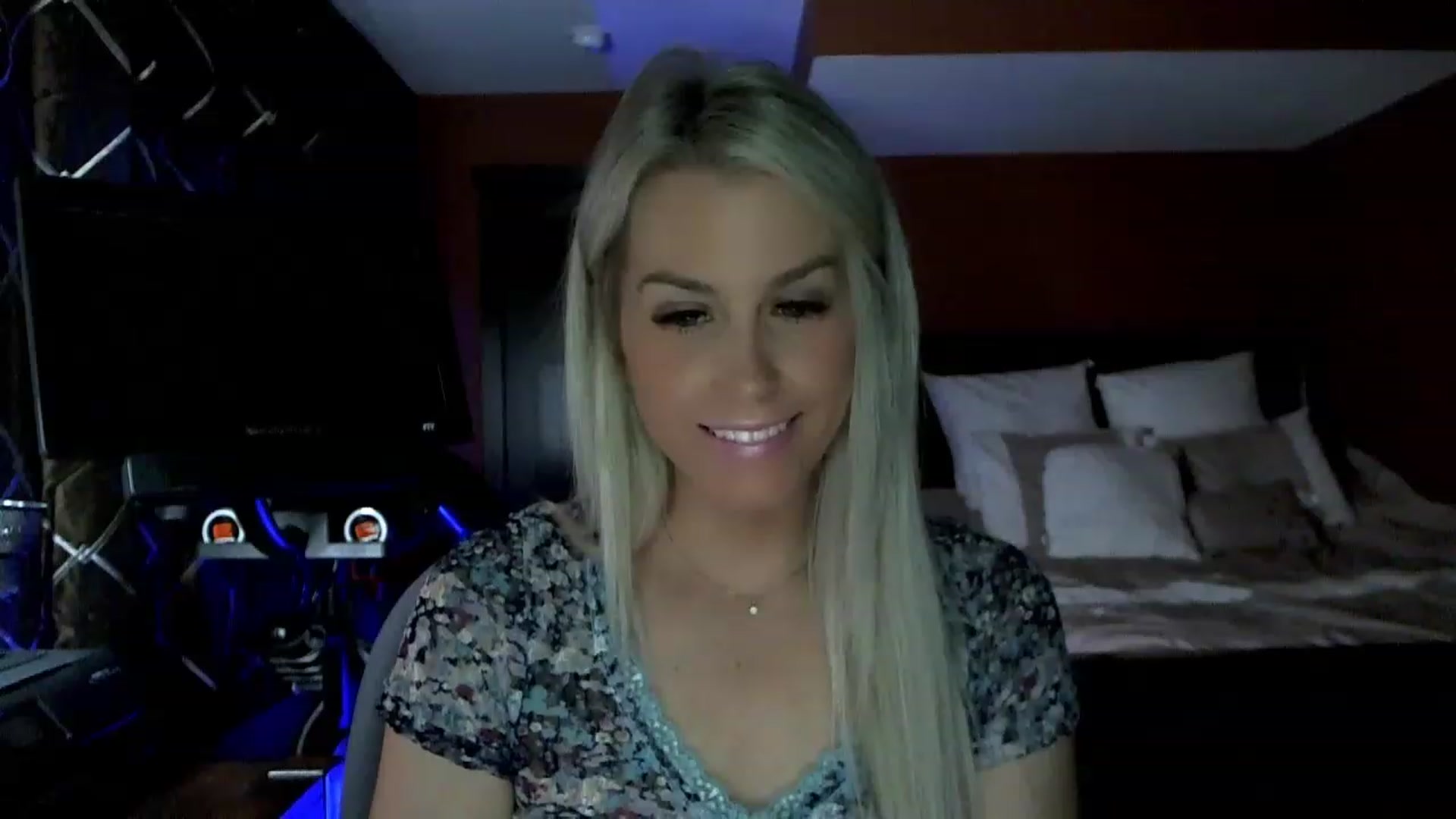 Gallery image thumbnail from Cora9's myfreecams stream on, 03/16/2023, 04:55 image 15 of 20