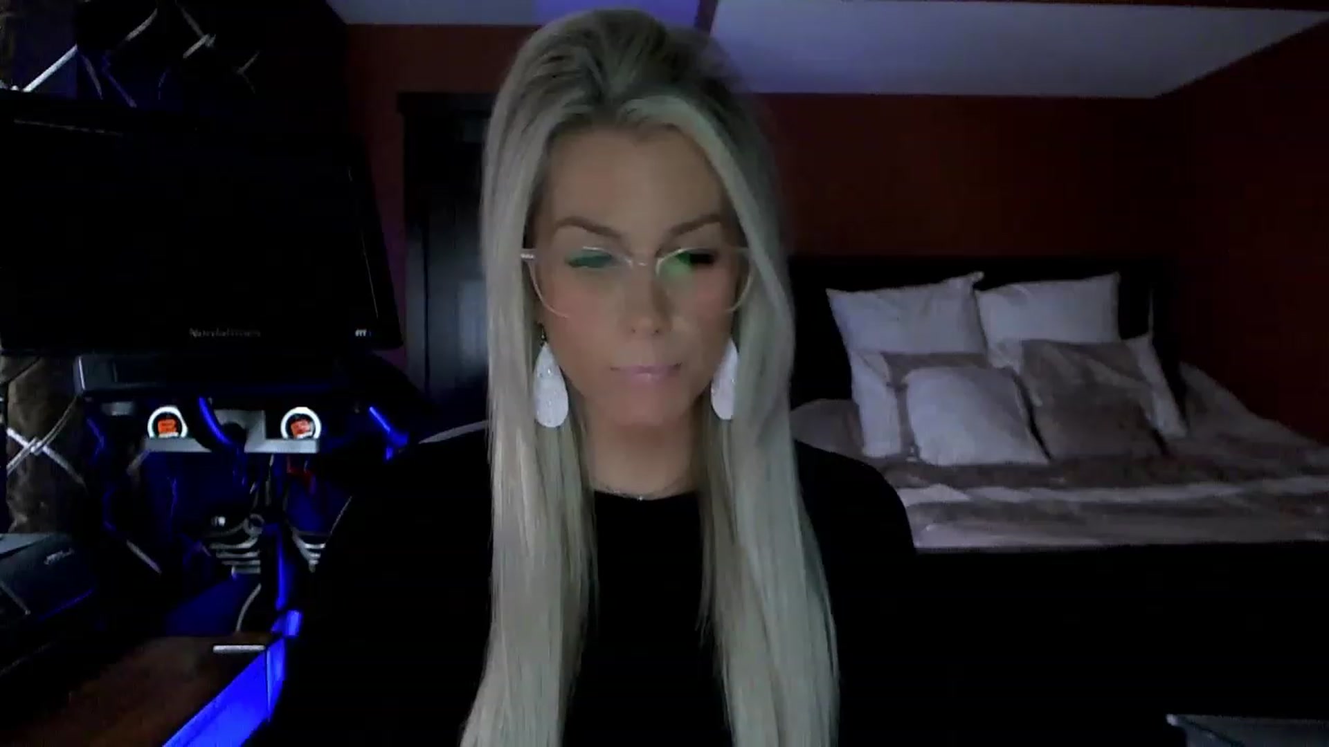 Gallery image thumbnail from Cora9's myfreecams stream on, 03/17/2023, 04:28 image 4 of 20