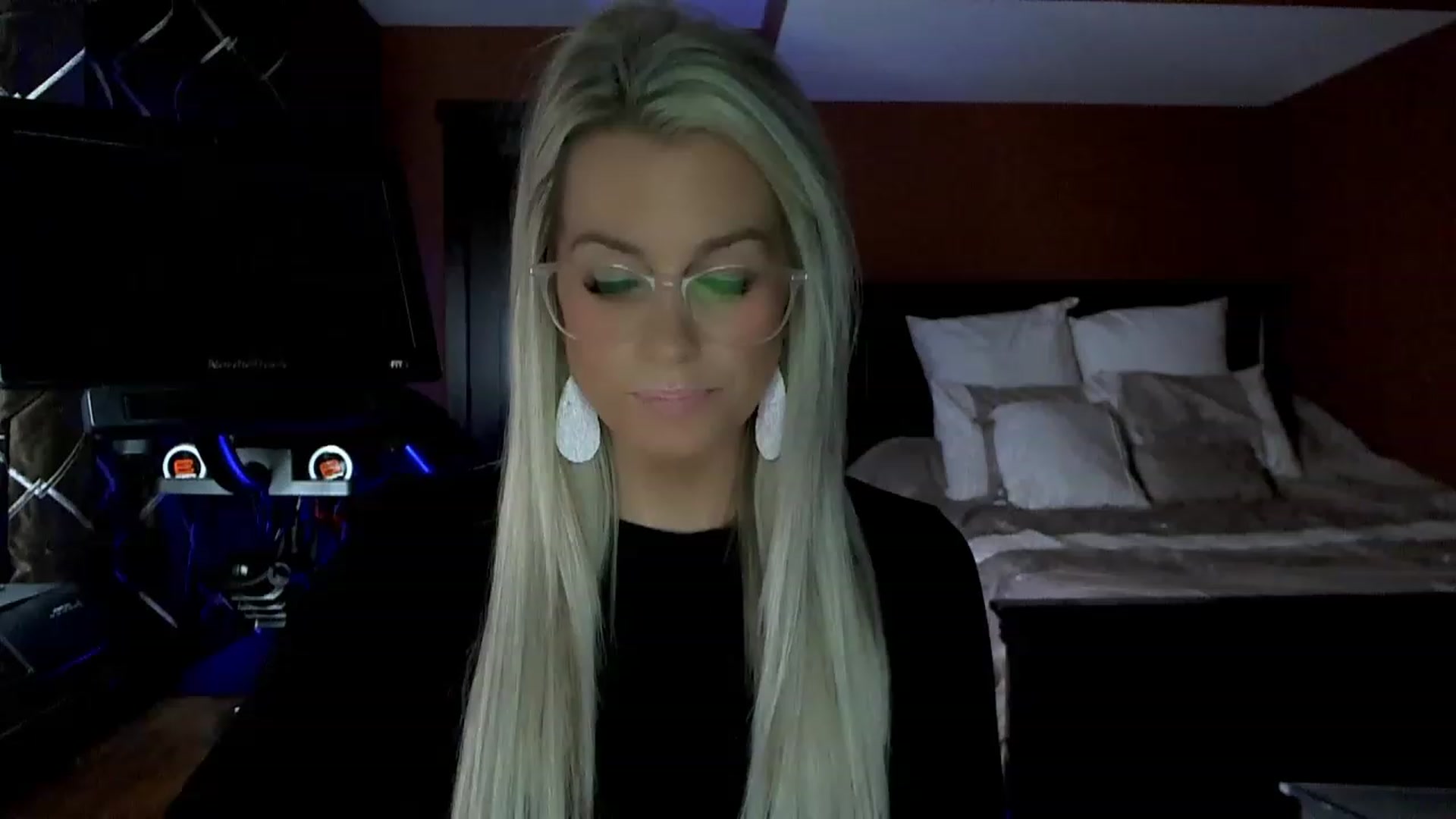 Gallery image thumbnail from Cora9's myfreecams stream on, 03/17/2023, 04:28 image 1 of 20