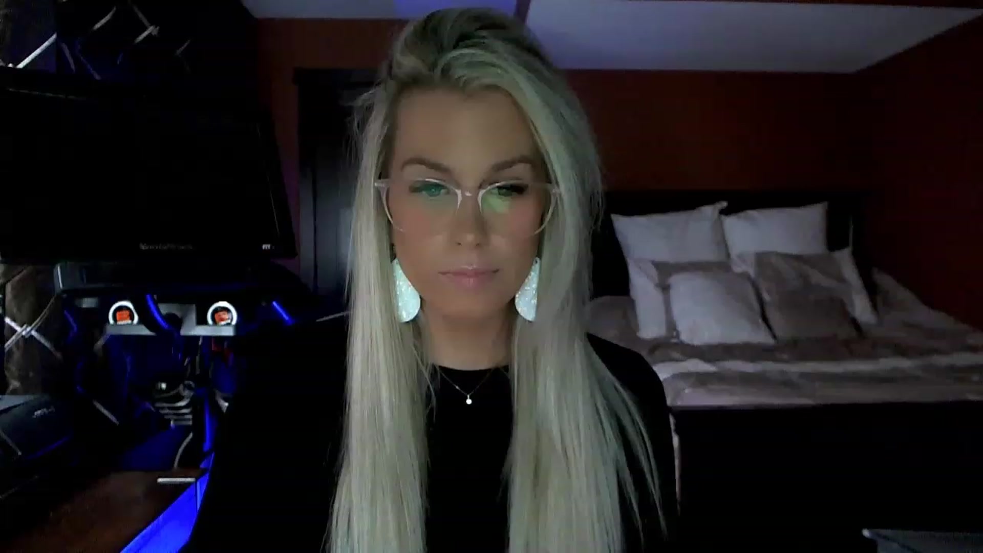 Gallery image thumbnail from Cora9's myfreecams stream on, 03/17/2023, 04:28 image 7 of 20