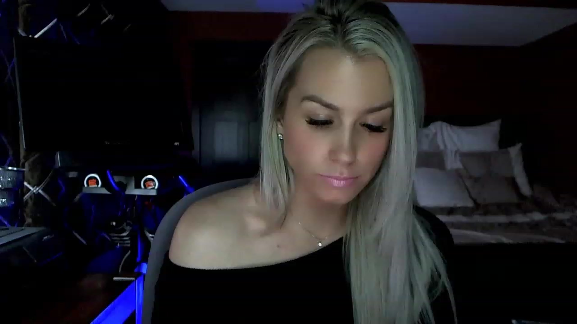 Gallery image thumbnail from Cora9's myfreecams stream on, 03/22/2023, 06:08 image 12 of 20