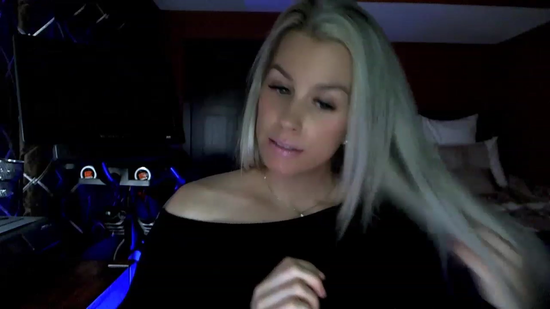 Gallery image thumbnail from Cora9's myfreecams stream on, 03/22/2023, 06:08 image 7 of 20