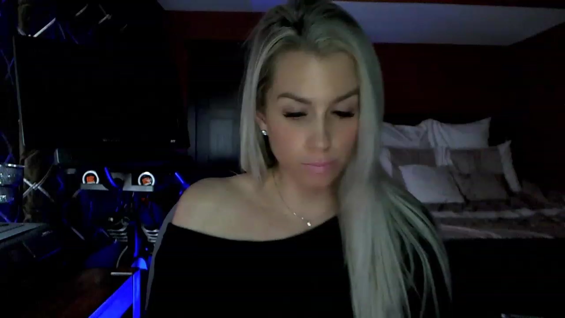 Gallery image thumbnail from Cora9's myfreecams stream on, 03/22/2023, 06:08 image 9 of 20