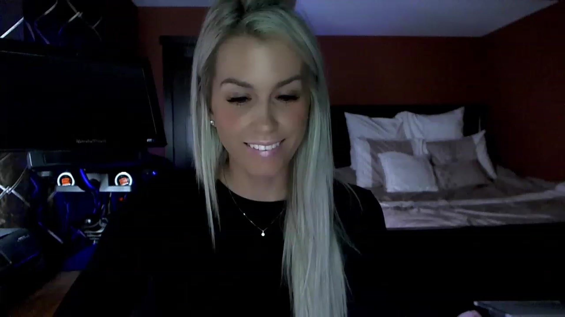 Gallery image thumbnail from Cora9's myfreecams stream on, 03/27/2023, 06:03 image 17 of 20