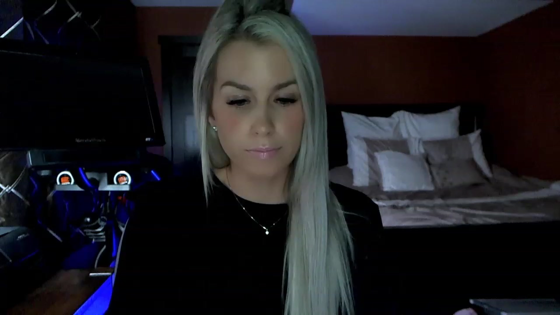 Gallery image thumbnail from Cora9's myfreecams stream on, 03/27/2023, 06:03 image 8 of 20