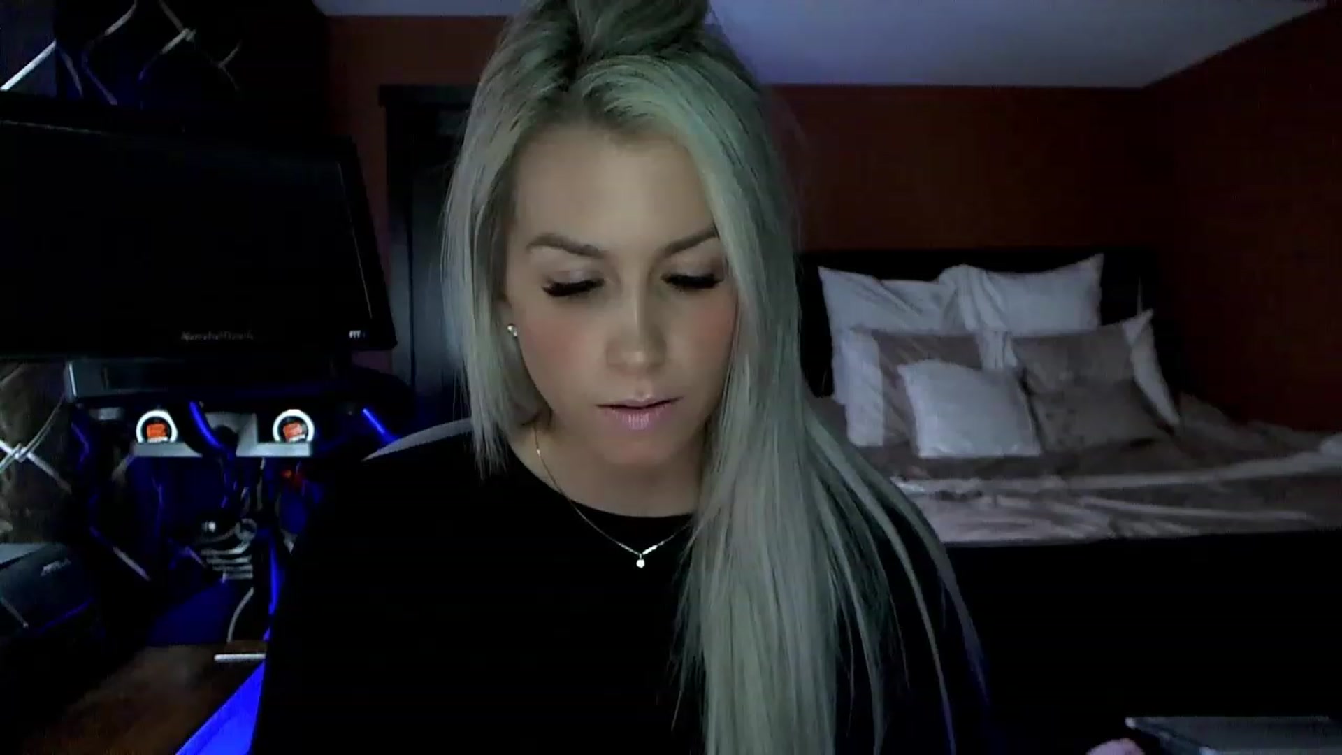 Gallery image thumbnail from Cora9's myfreecams stream on, 03/27/2023, 06:03 image 12 of 20