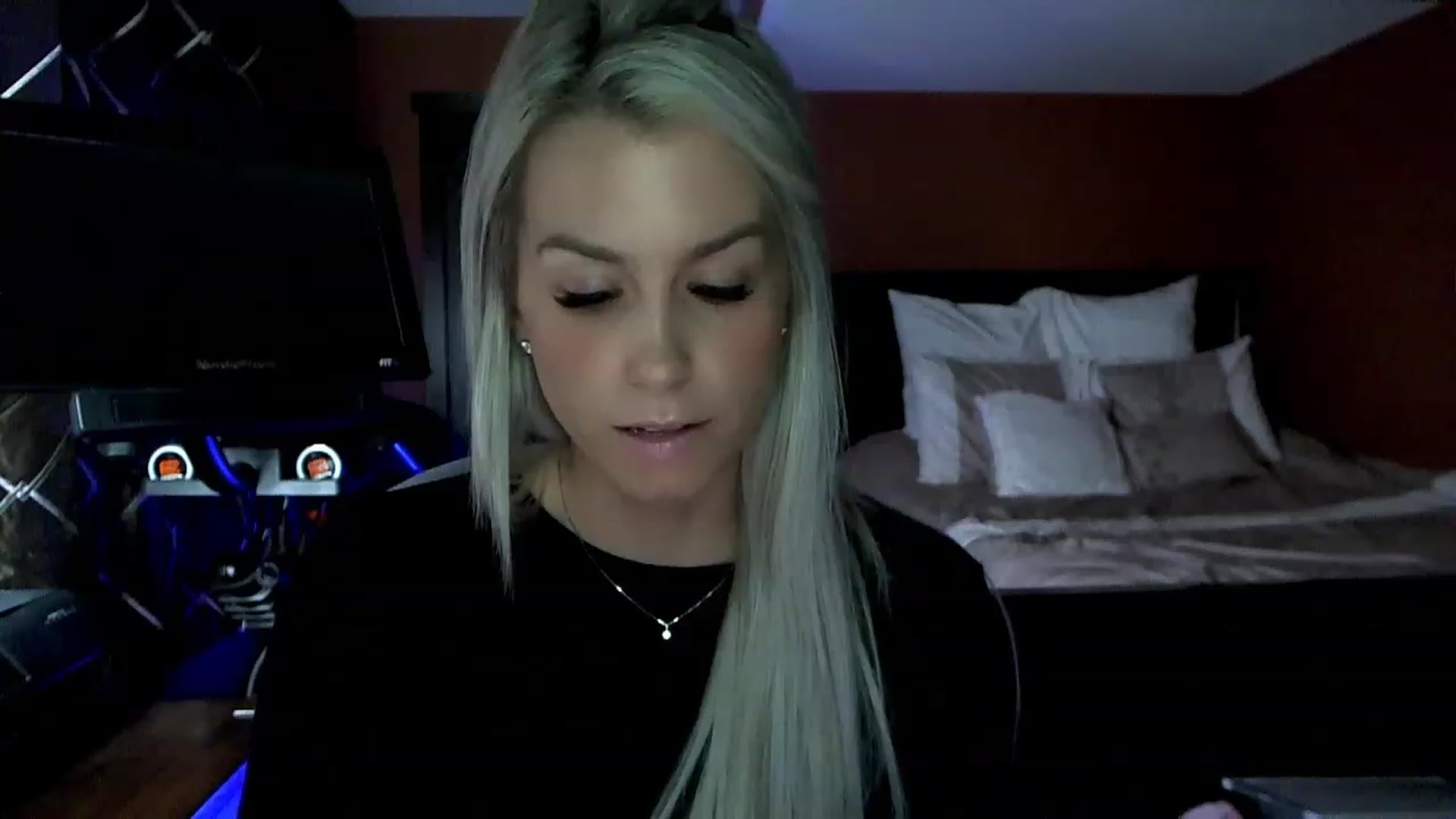 Gallery image thumbnail from Cora9's myfreecams stream on, 03/27/2023, 06:03 image 9 of 20