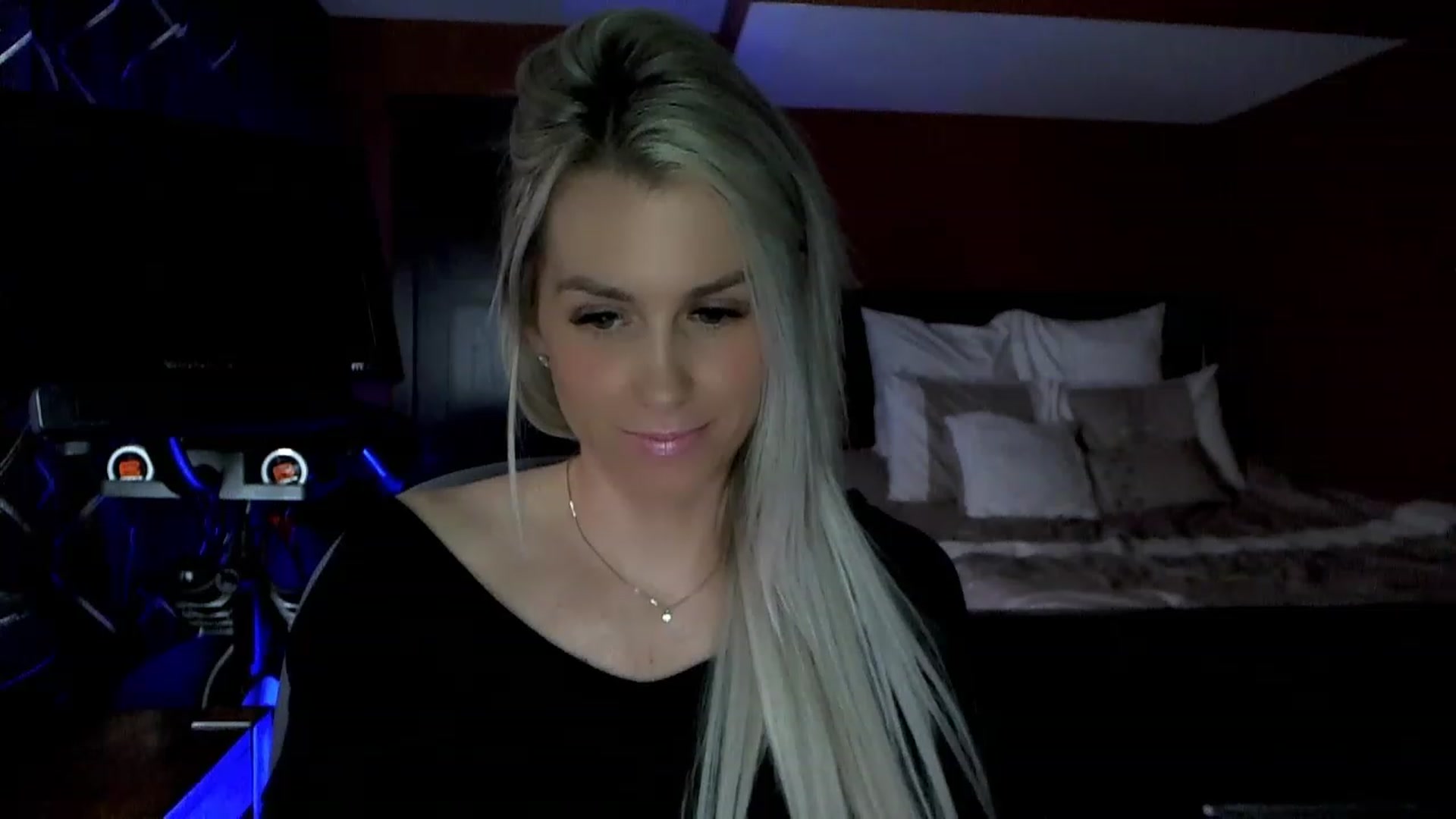 Gallery image thumbnail from Cora9's myfreecams stream on, 04/03/2023, 04:03 image 5 of 20