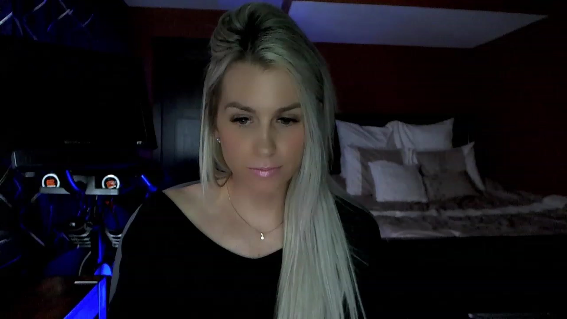 Gallery image thumbnail from Cora9's myfreecams stream on, 04/03/2023, 04:03 image 4 of 20