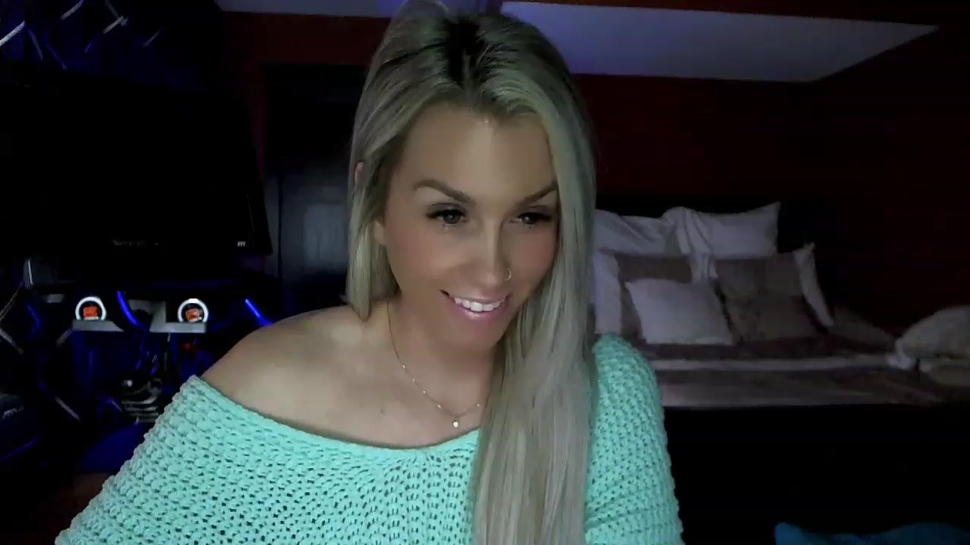 Gallery image thumbnail from Cora9's myfreecams stream on, 04/04/2023, 04:38 image 18 of 20