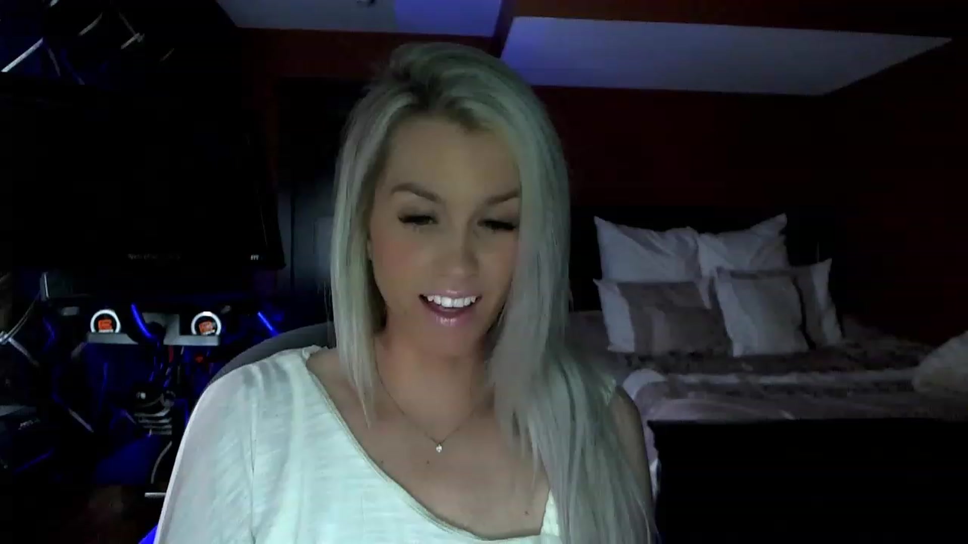 Gallery image thumbnail from Cora9's myfreecams stream on, 04/12/2023, 04:50 image 4 of 20