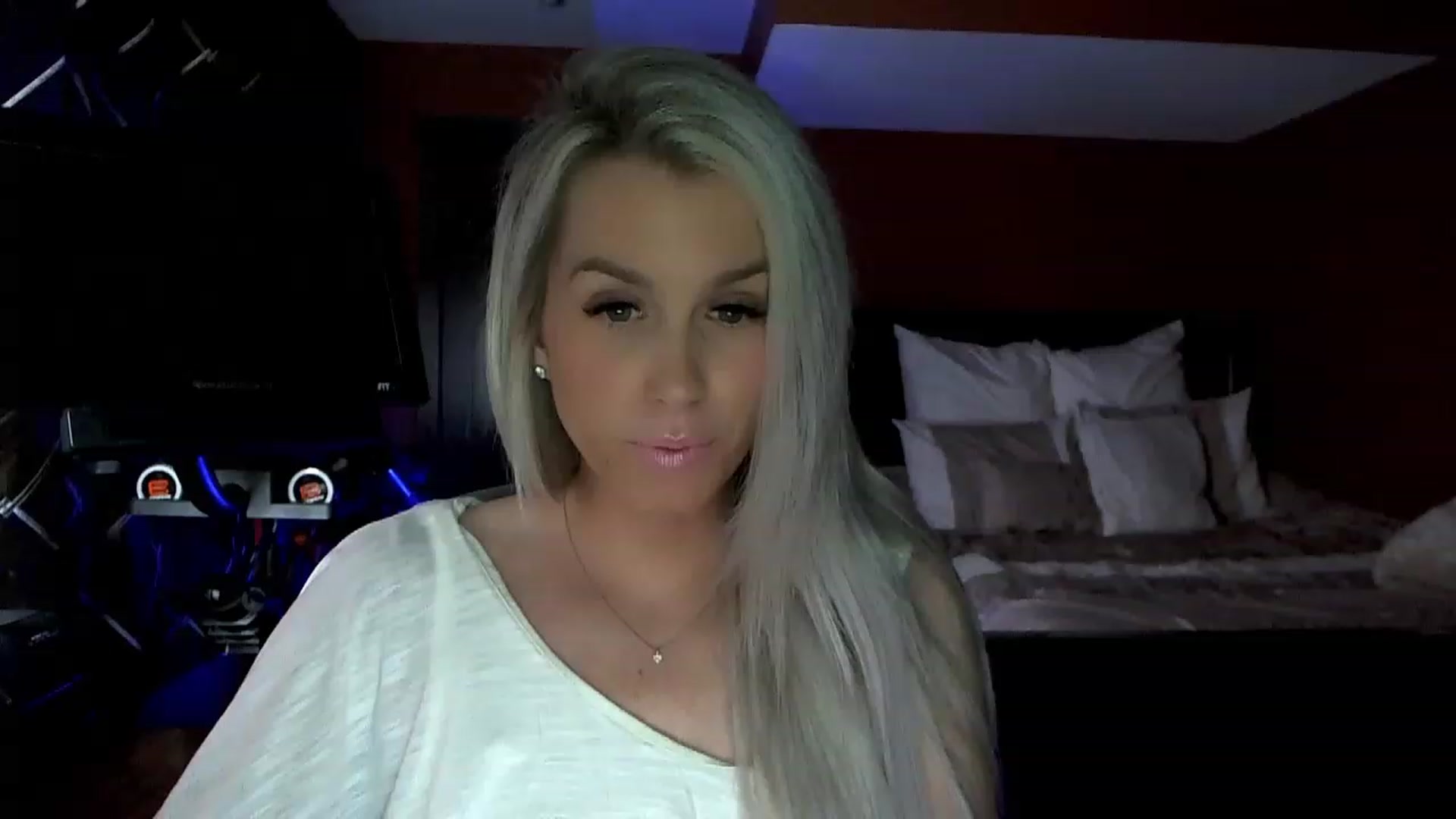 Gallery image thumbnail from Cora9's myfreecams stream on, 04/12/2023, 04:50 image 1 of 20