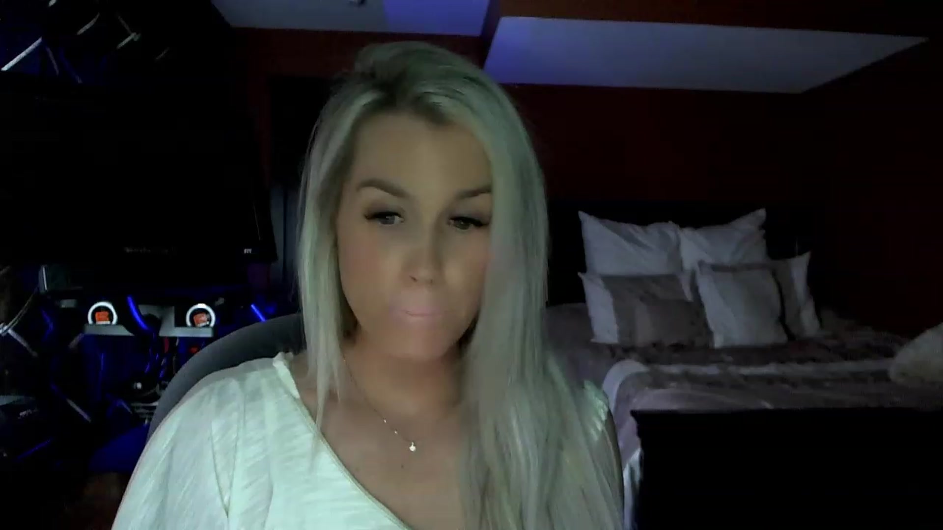 Gallery image thumbnail from Cora9's myfreecams stream on, 04/12/2023, 04:50 image 14 of 20