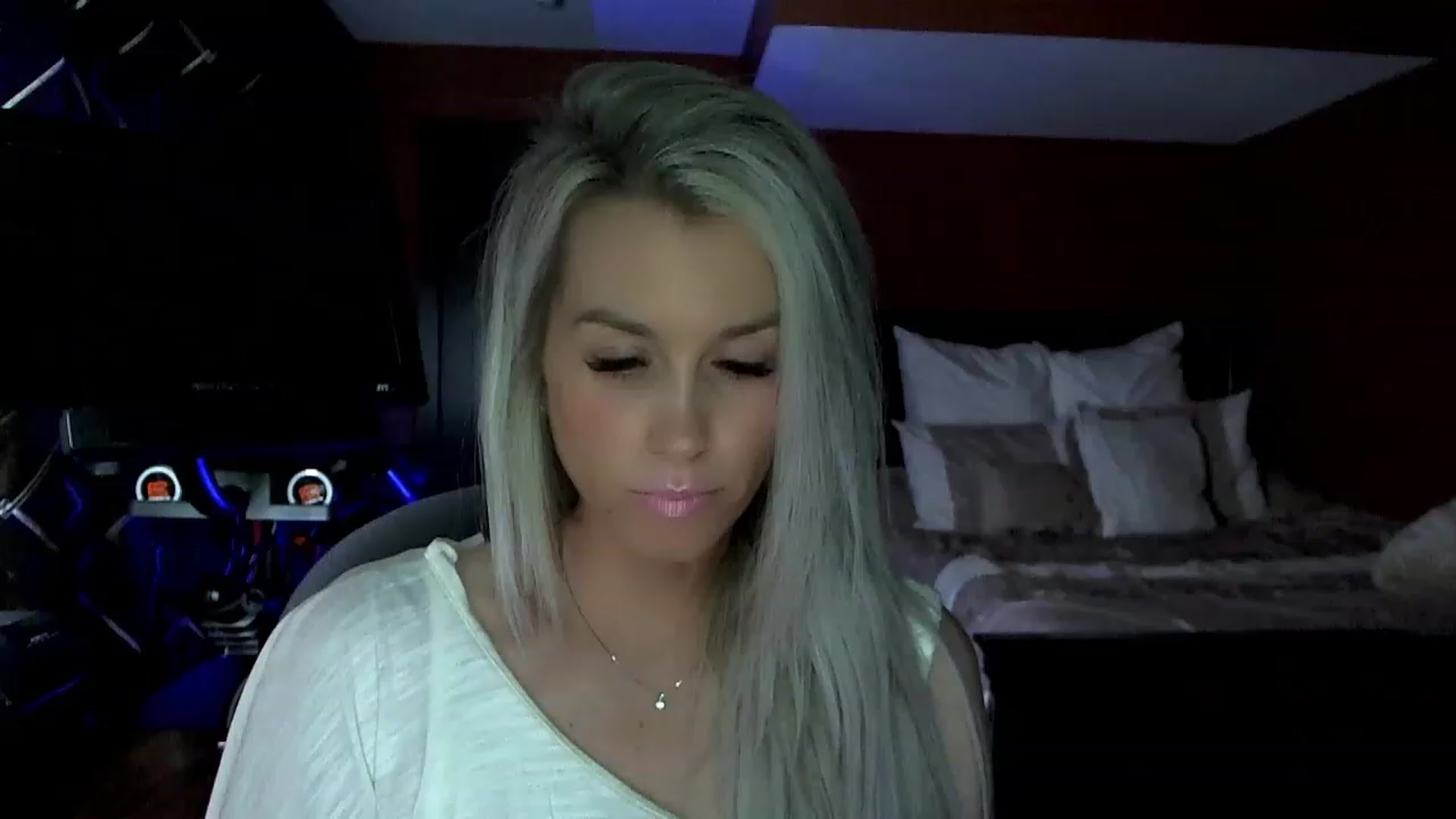 Gallery image thumbnail from Cora9's myfreecams stream on, 04/12/2023, 04:50 image 6 of 20