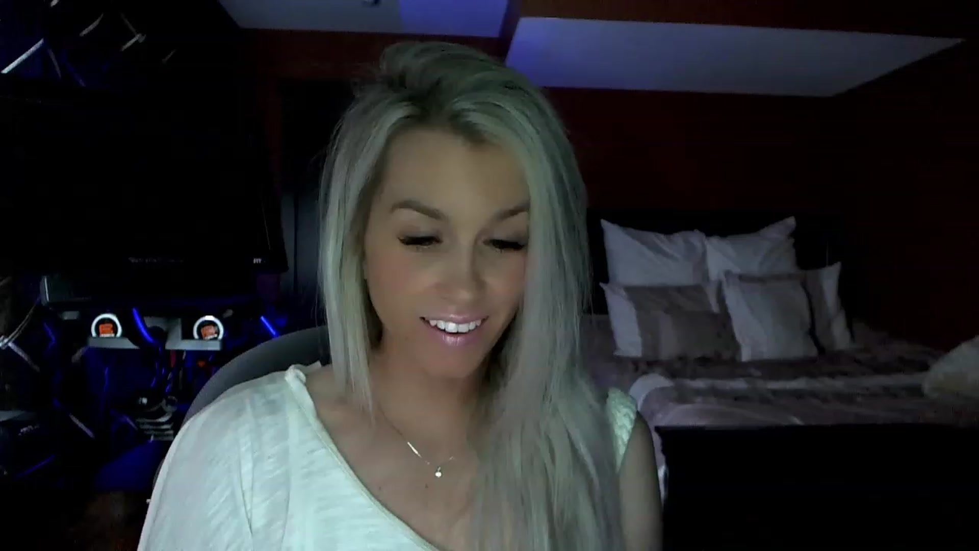 Gallery image thumbnail from Cora9's myfreecams stream on, 04/12/2023, 04:50 image 7 of 20