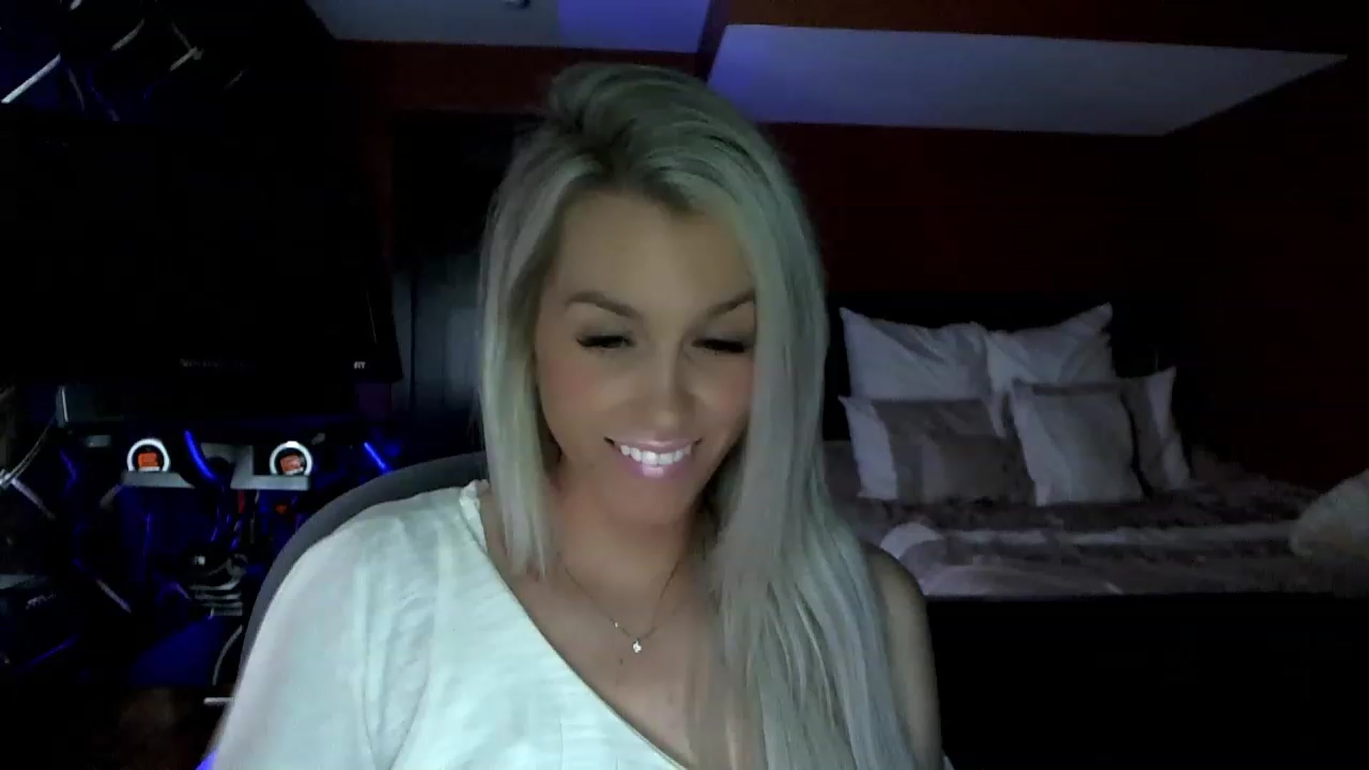 Gallery image thumbnail from Cora9's myfreecams stream on, 04/12/2023, 04:50 image 17 of 20