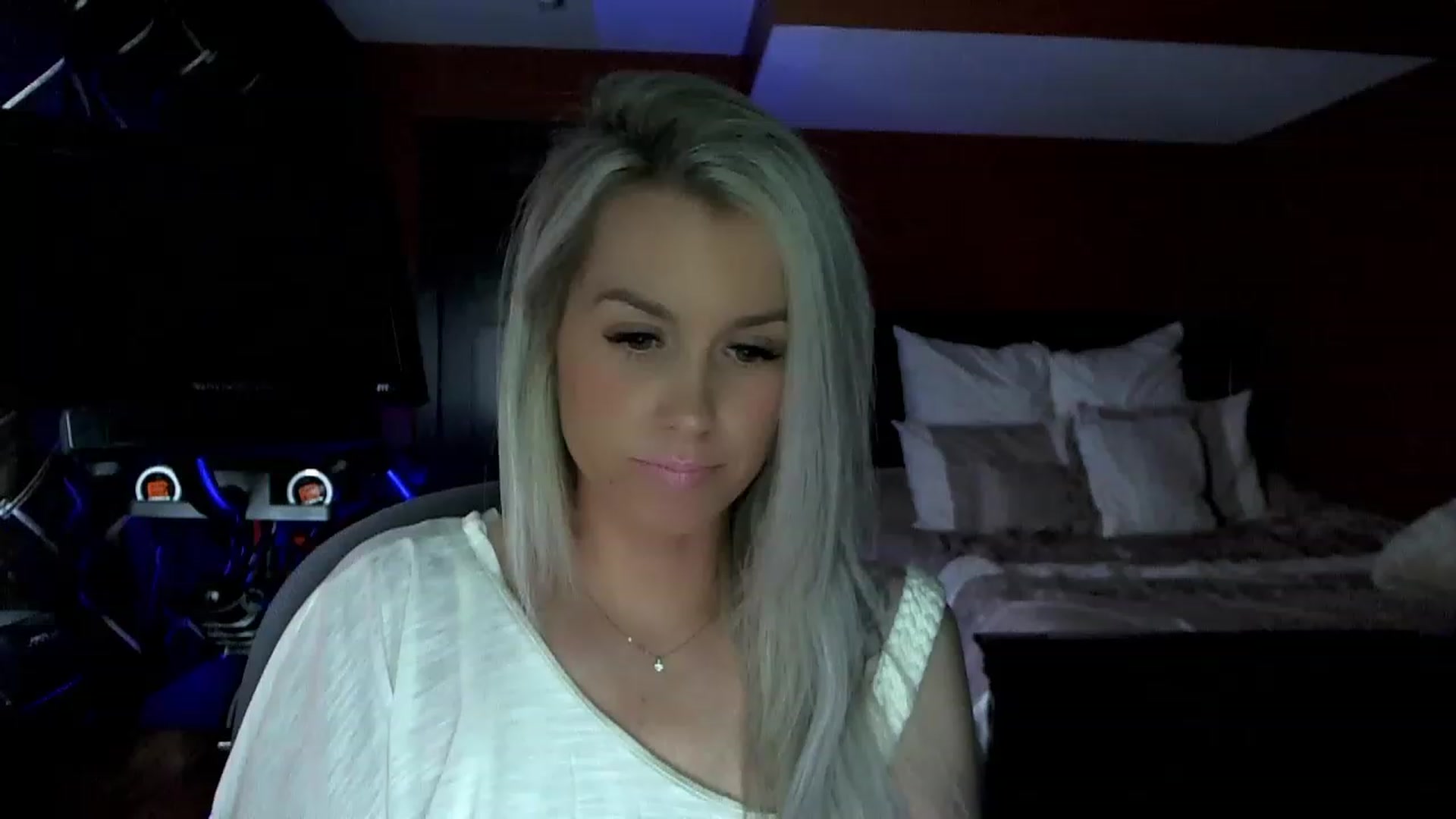 Gallery image thumbnail from Cora9's myfreecams stream on, 04/12/2023, 04:50 image 12 of 20