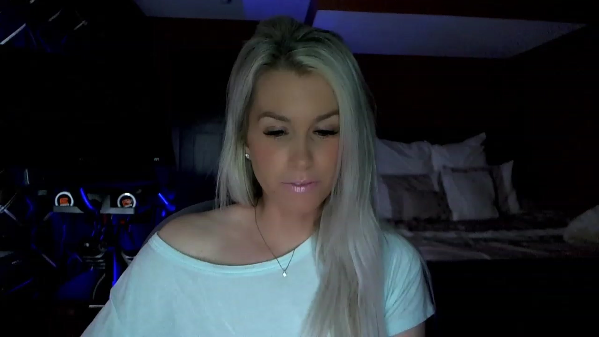 Gallery image thumbnail from Cora9's myfreecams stream on, 04/13/2023, 04:55 image 1 of 20