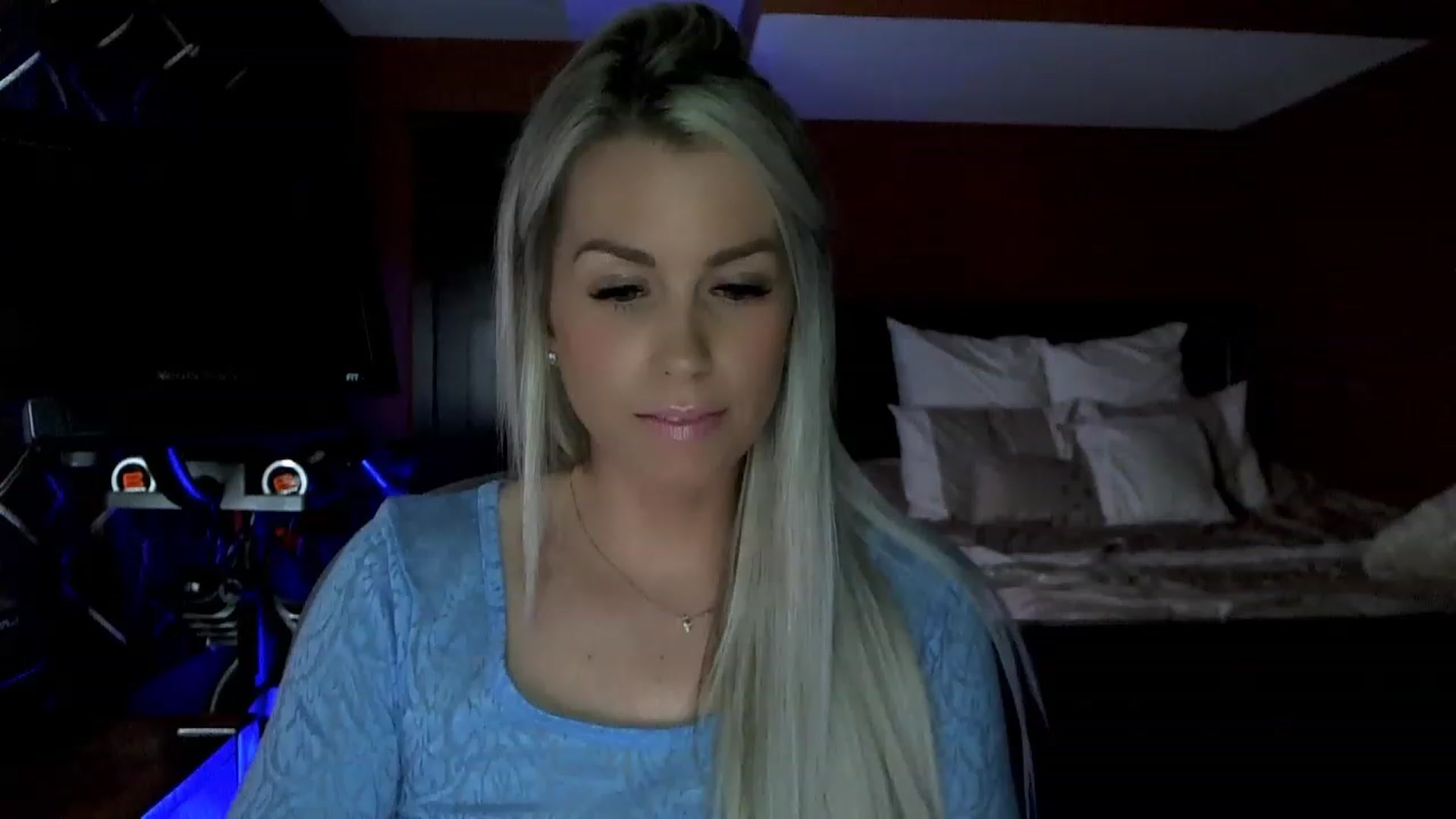 Gallery image thumbnail from Cora9's myfreecams stream on, 04/14/2023, 04:10 image 1 of 20