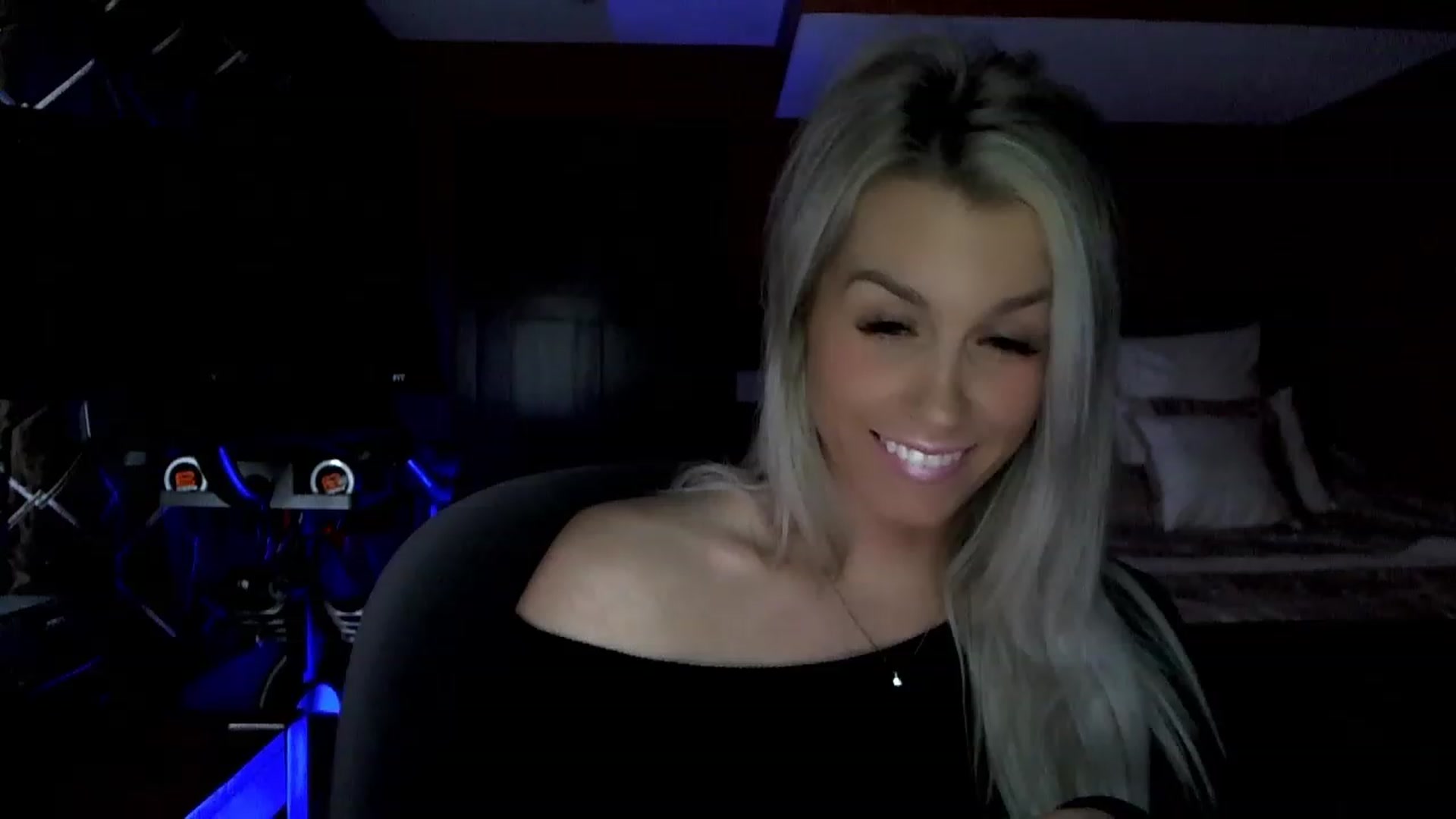 Gallery image thumbnail from Cora9's myfreecams stream on, 04/19/2023, 04:53 image 8 of 20