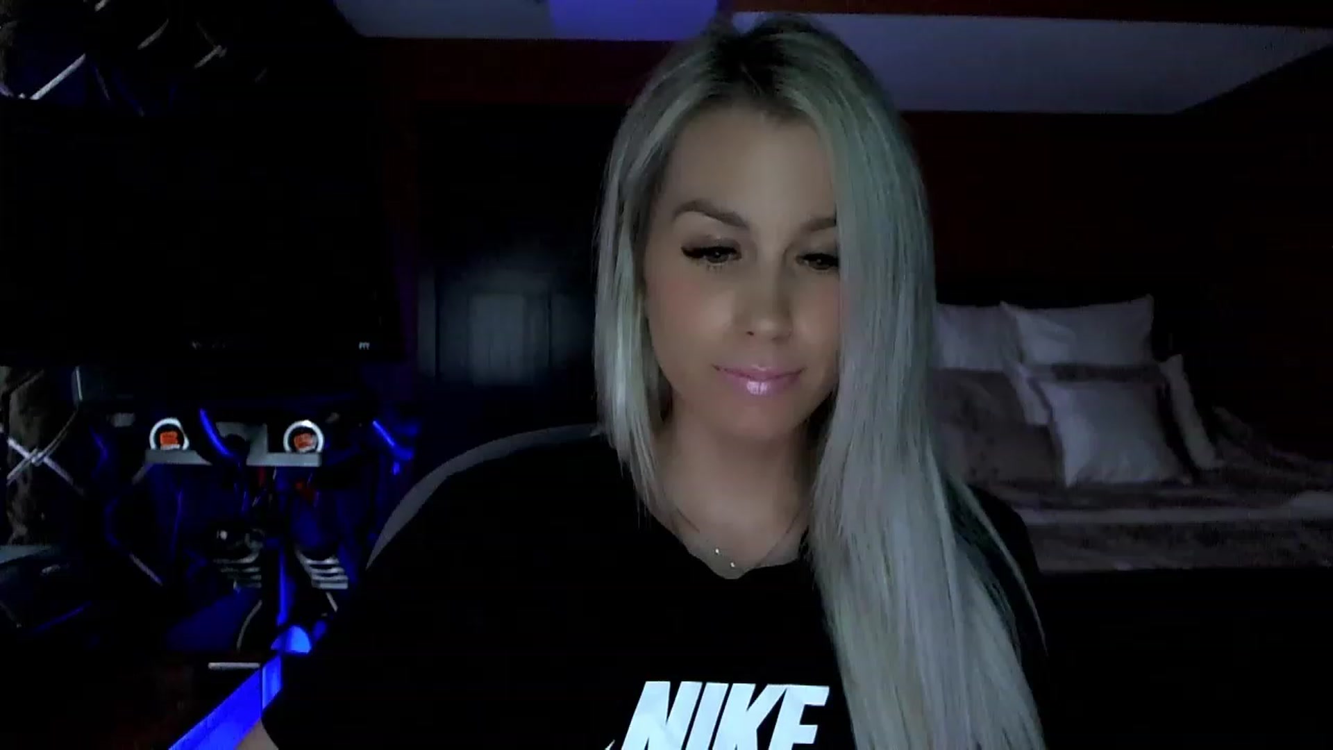 Gallery image thumbnail from Cora9's myfreecams stream on, 04/20/2023, 05:01 image 8 of 20