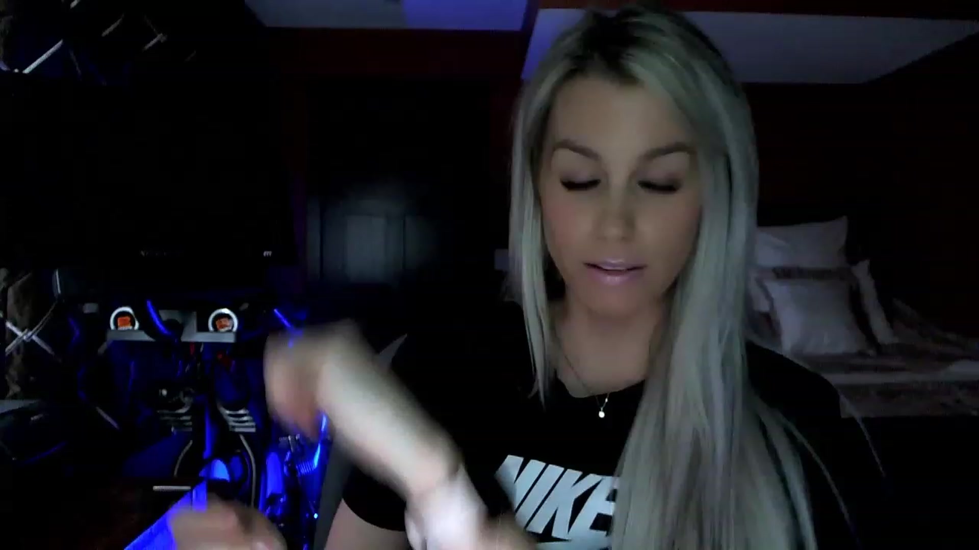 Gallery image thumbnail from Cora9's myfreecams stream on, 04/20/2023, 05:01 image 18 of 20