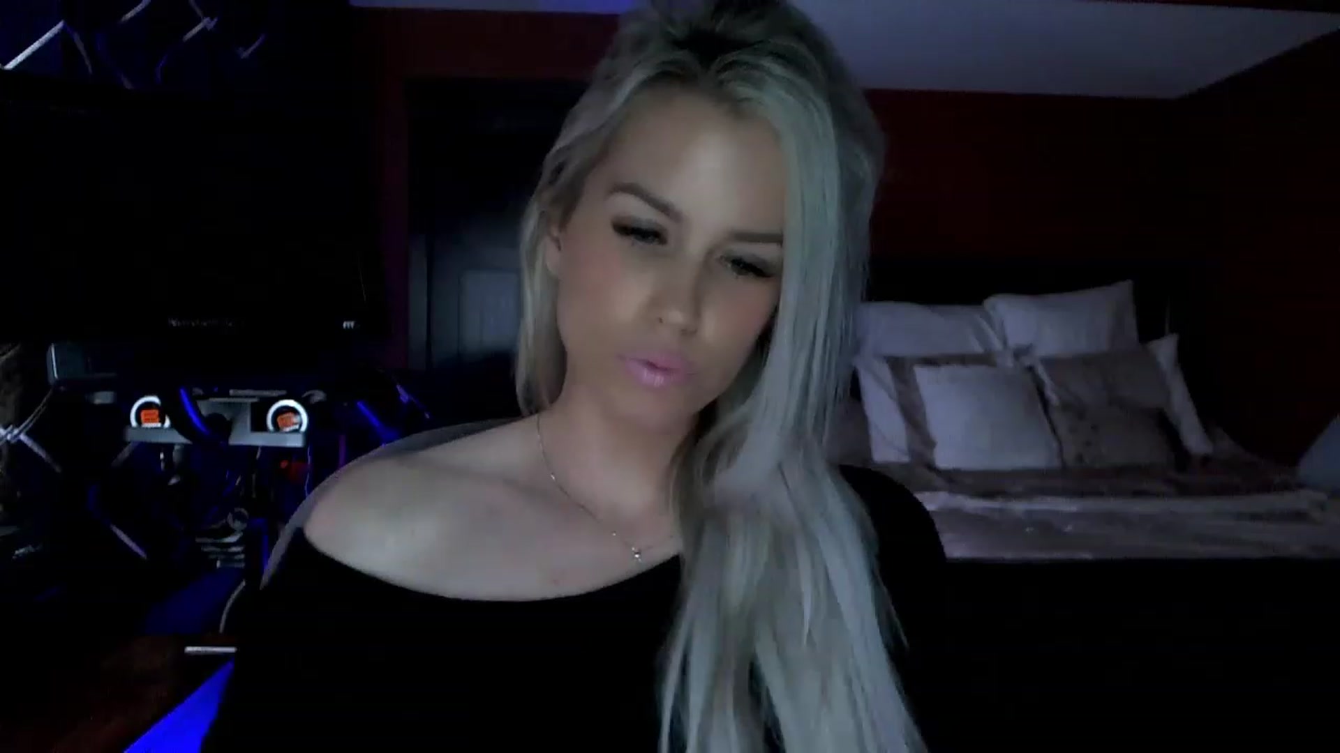 Gallery image thumbnail from Cora9's myfreecams stream on, 05/17/2023, 04:49 image 6 of 20