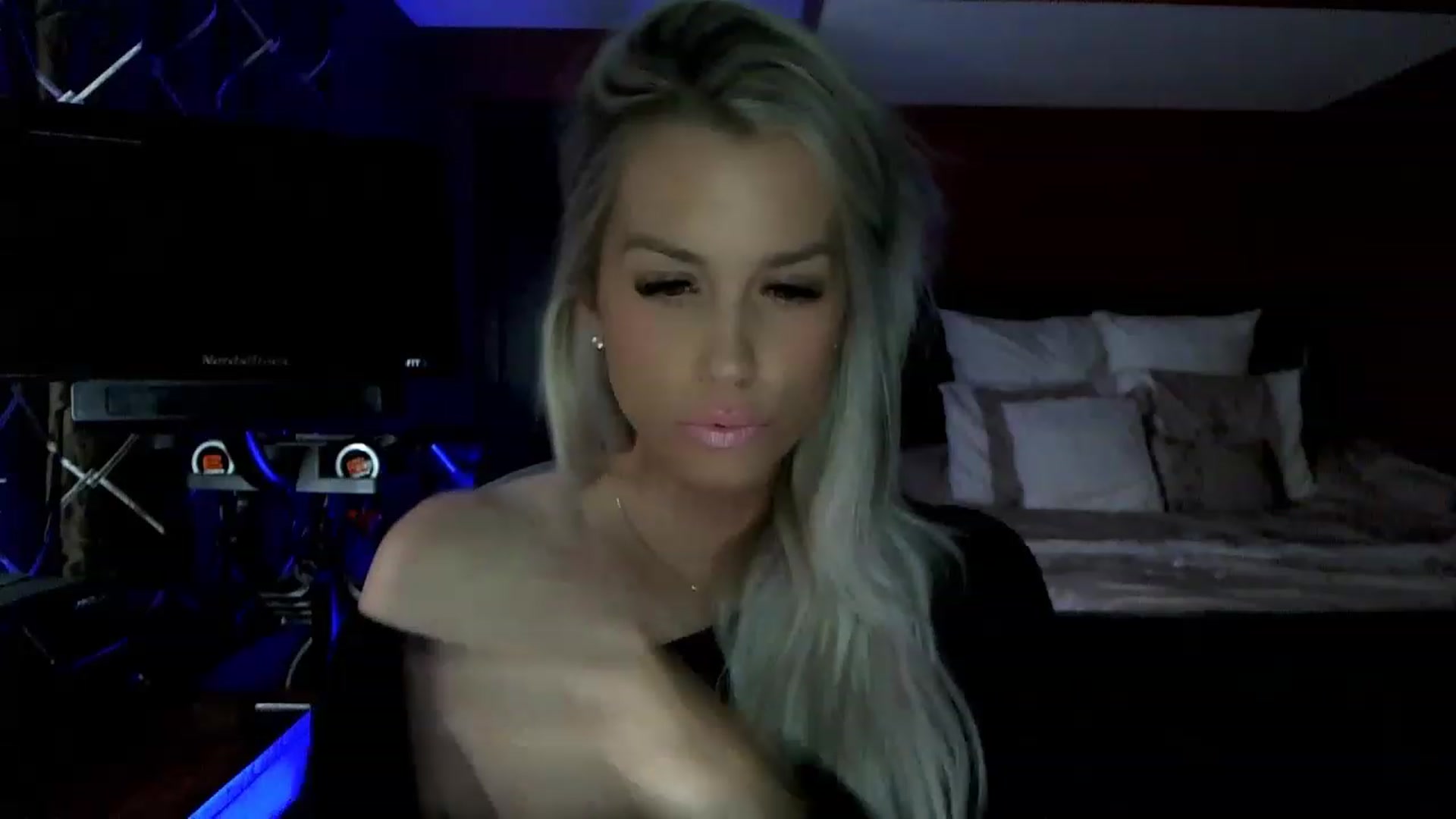 Gallery image thumbnail from Cora9's myfreecams stream on, 06/13/2023, 05:14 image 6 of 20