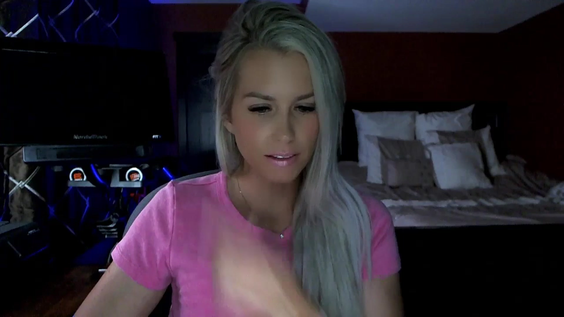 Gallery image thumbnail from Cora9's myfreecams stream on, 07/18/2023, 04:53 image 12 of 20