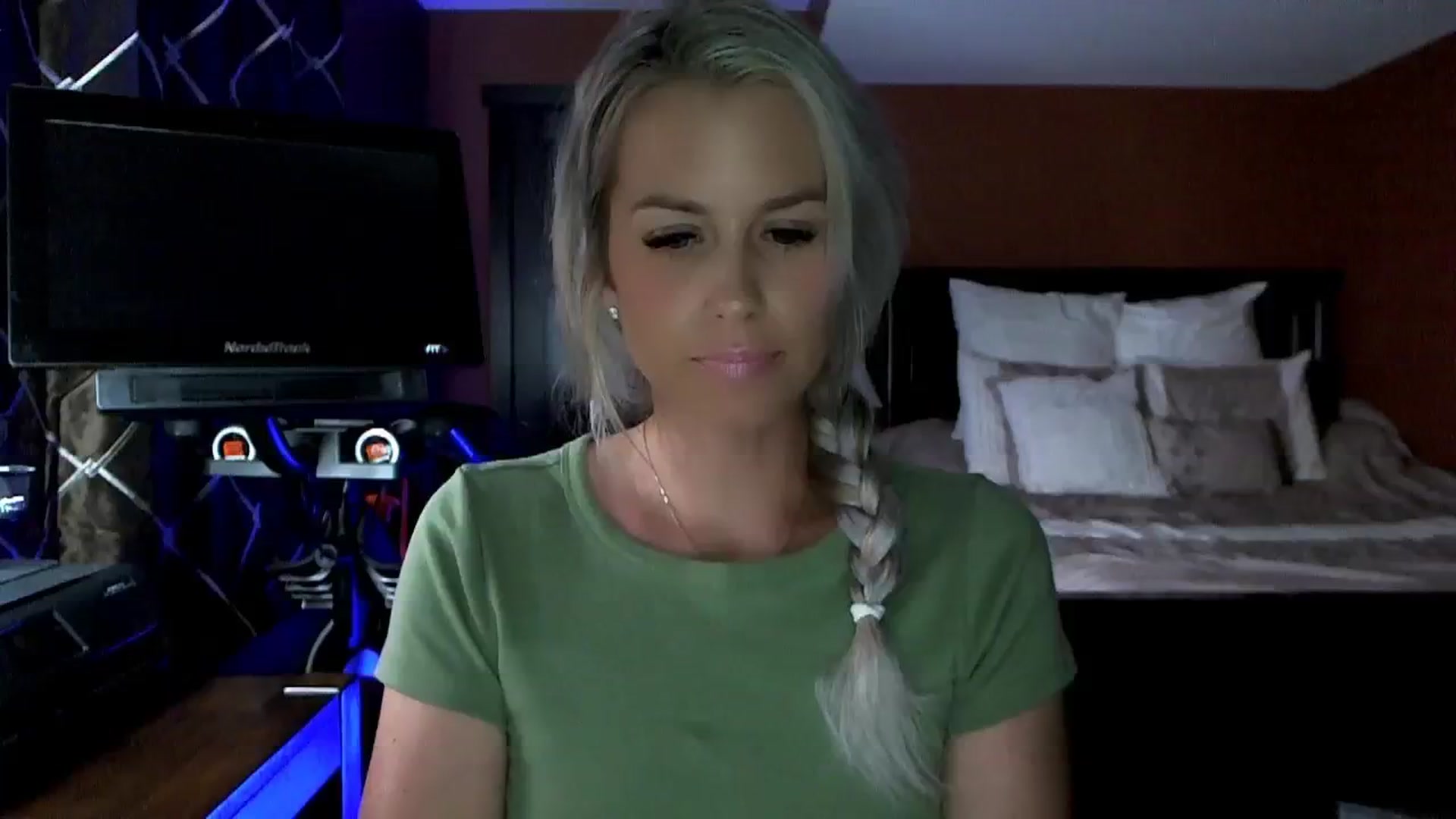 Gallery image thumbnail from Cora9's myfreecams stream on, 07/26/2023, 06:09 image 8 of 20