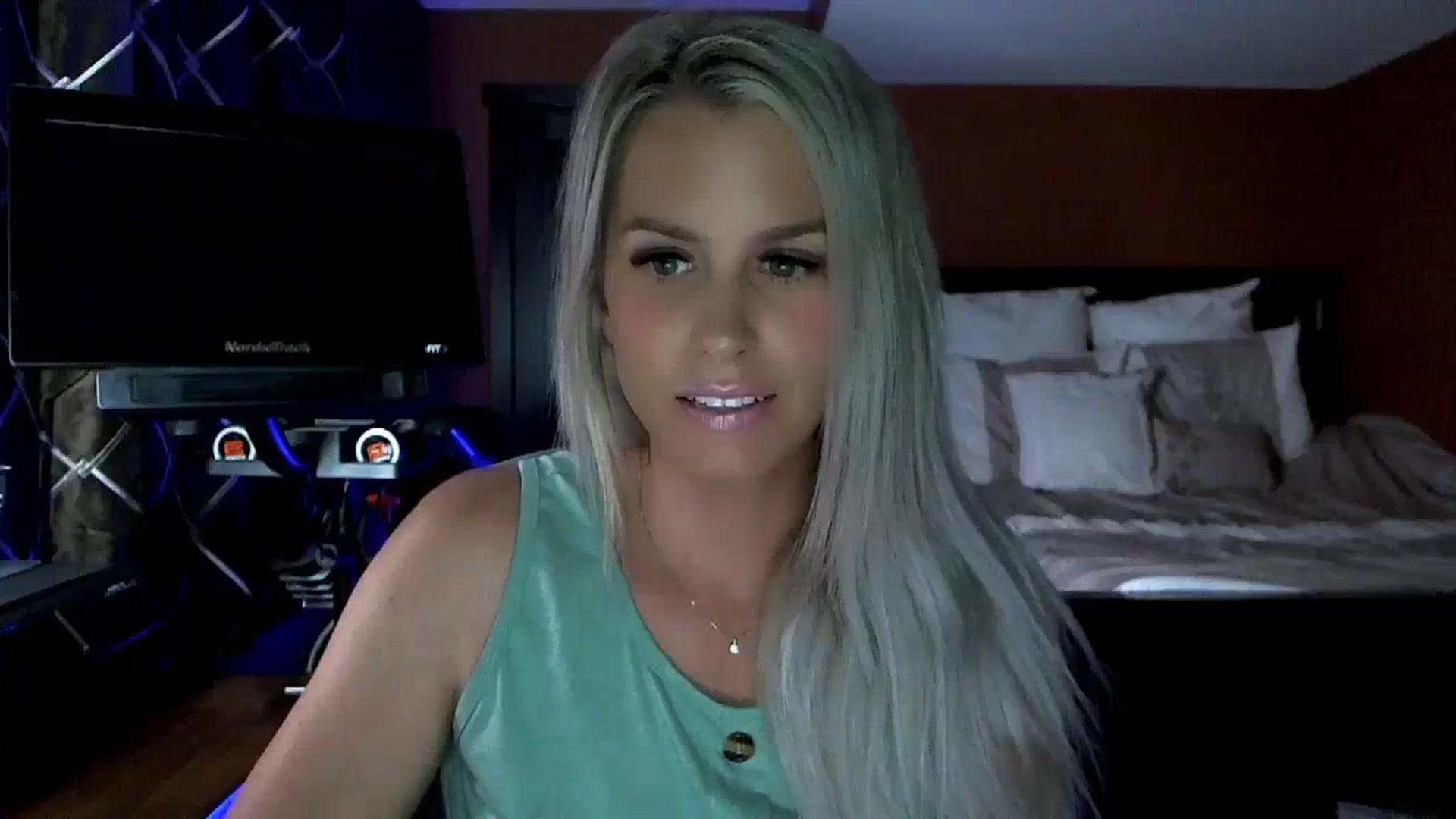 Gallery image thumbnail from Cora9's myfreecams stream on, 08/01/2023, 04:36 image 2 of 20