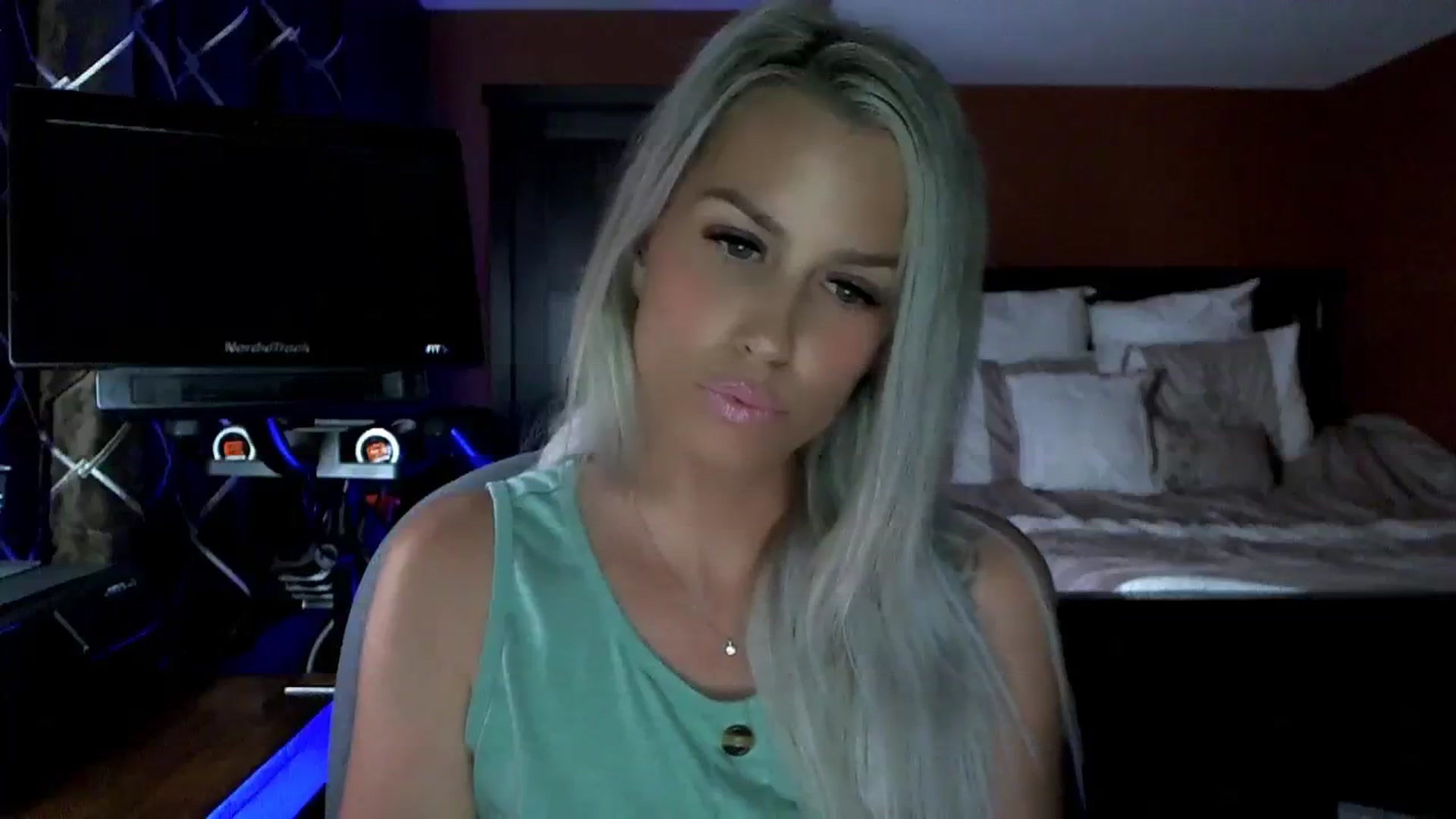 Gallery image thumbnail from Cora9's myfreecams stream on, 08/01/2023, 04:36 image 15 of 20
