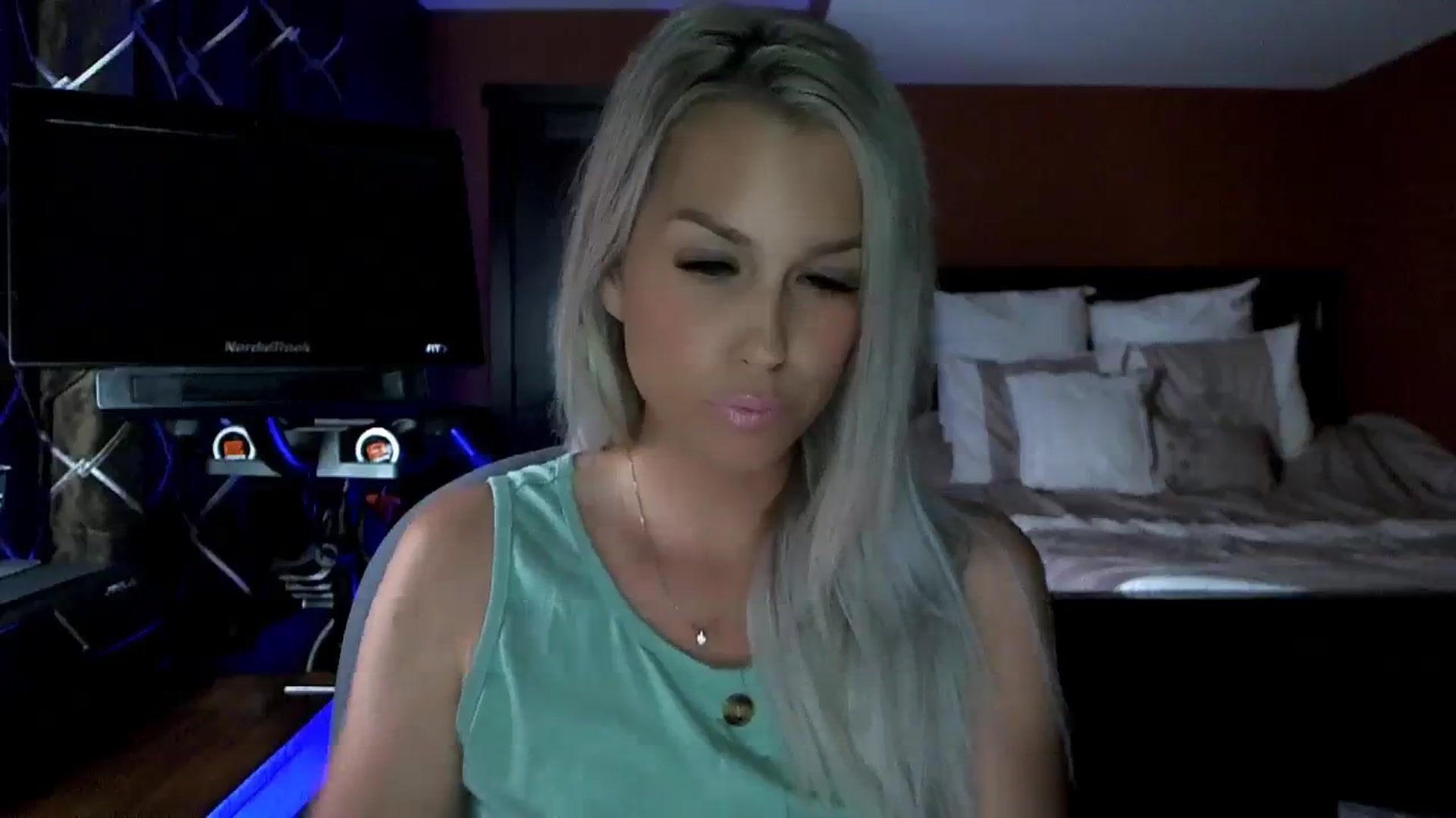 Gallery image thumbnail from Cora9's myfreecams stream on, 08/01/2023, 04:36 image 16 of 20