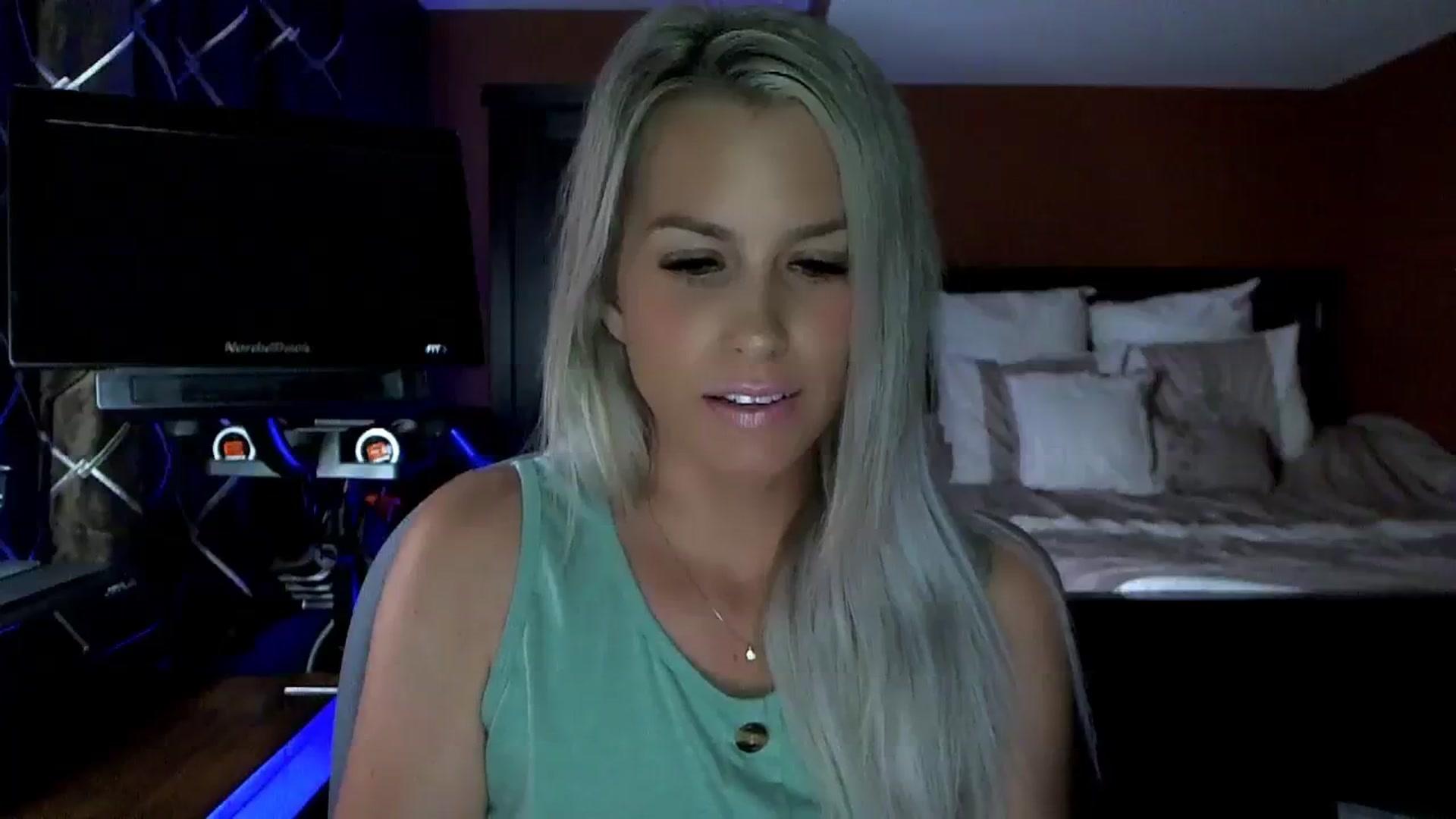 Gallery image thumbnail from Cora9's myfreecams stream on, 08/01/2023, 04:36 image 14 of 20
