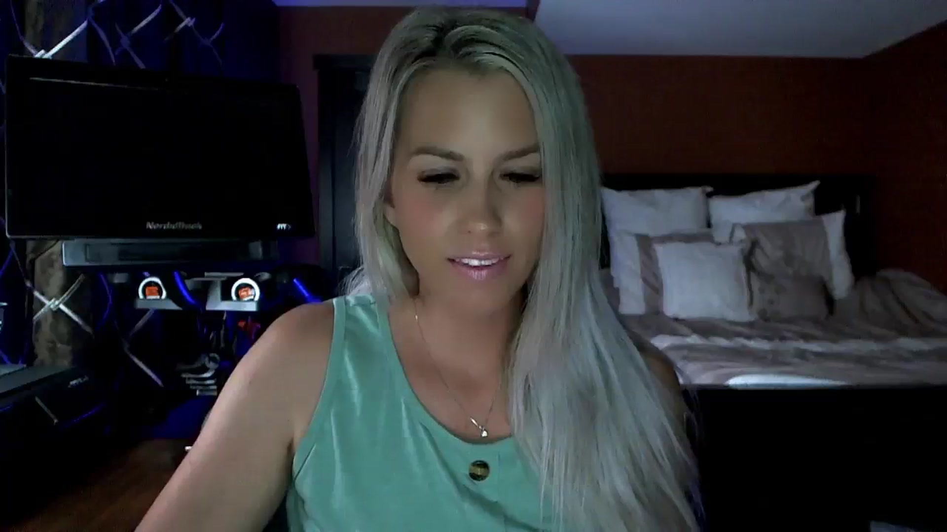 Gallery image thumbnail from Cora9's myfreecams stream on, 08/01/2023, 04:36 image 10 of 20