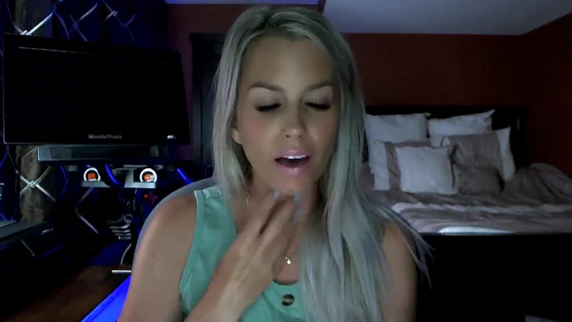 Gallery image thumbnail from Cora9's myfreecams stream on, 08/01/2023, 04:36 image 6 of 20