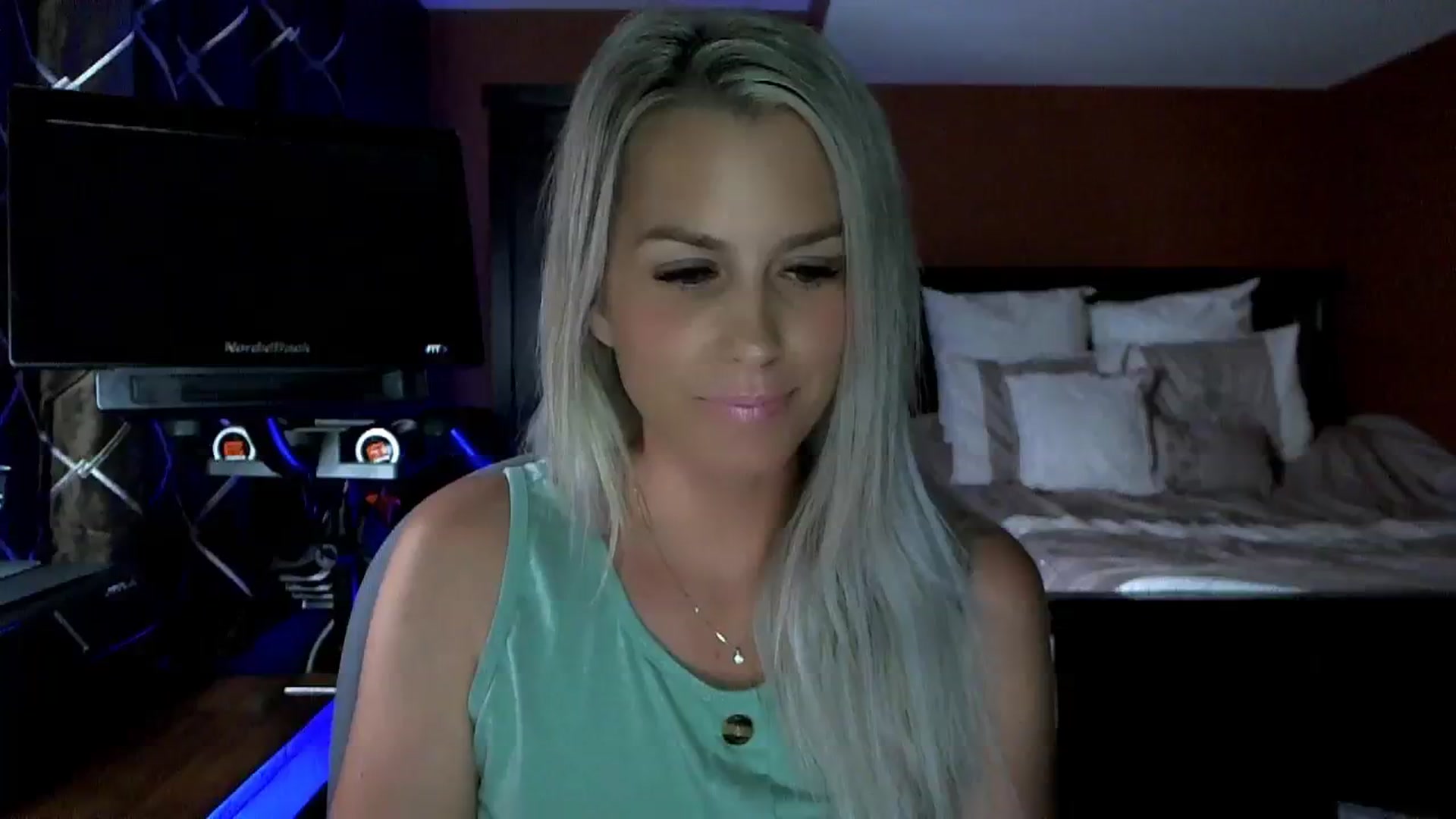 Gallery image thumbnail from Cora9's myfreecams stream on, 08/01/2023, 04:36 image 9 of 20
